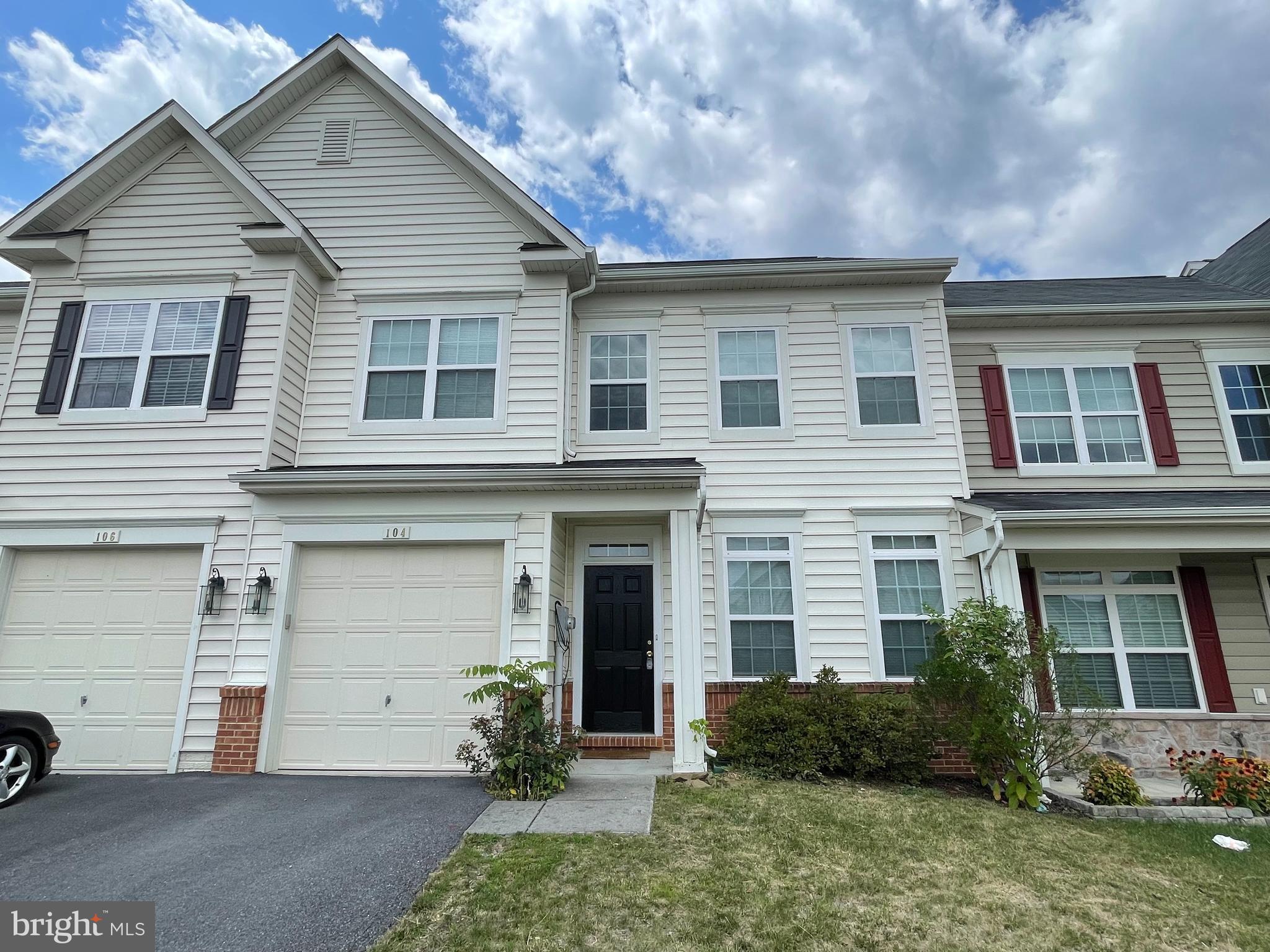 WAKELAND MANOR - Residential Lease