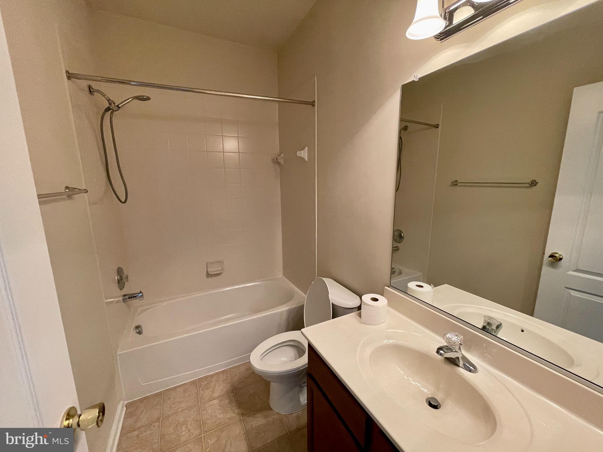 WAKELAND MANOR - Residential Lease