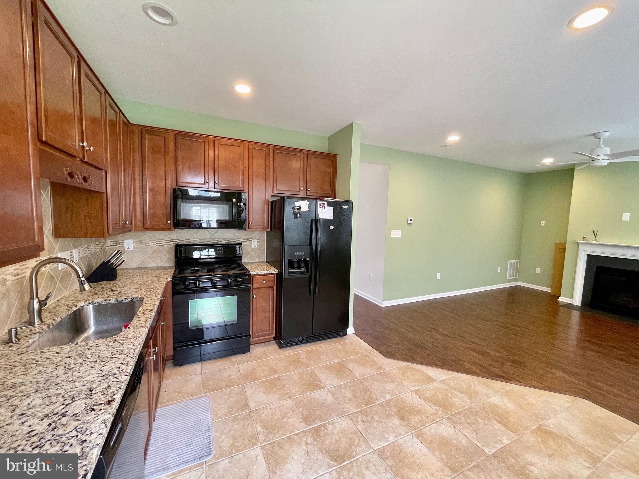 WAKELAND MANOR - Residential Lease