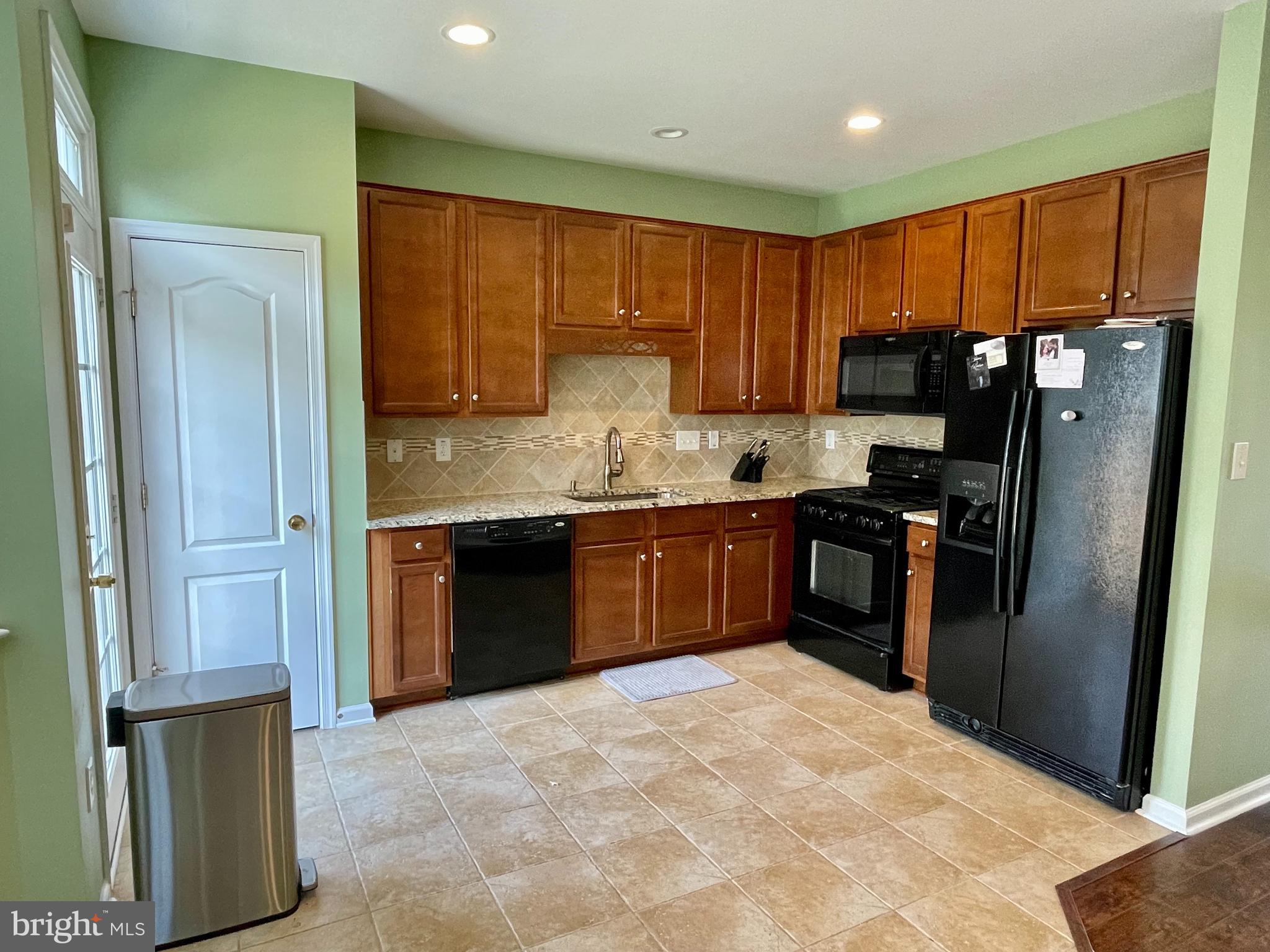 WAKELAND MANOR - Residential Lease