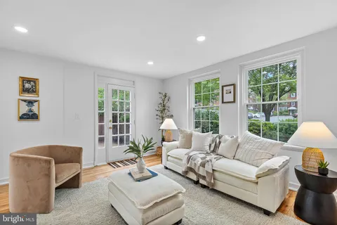 2865 S Abingdon Street, Arlington, VA MLS: VAAR2056146