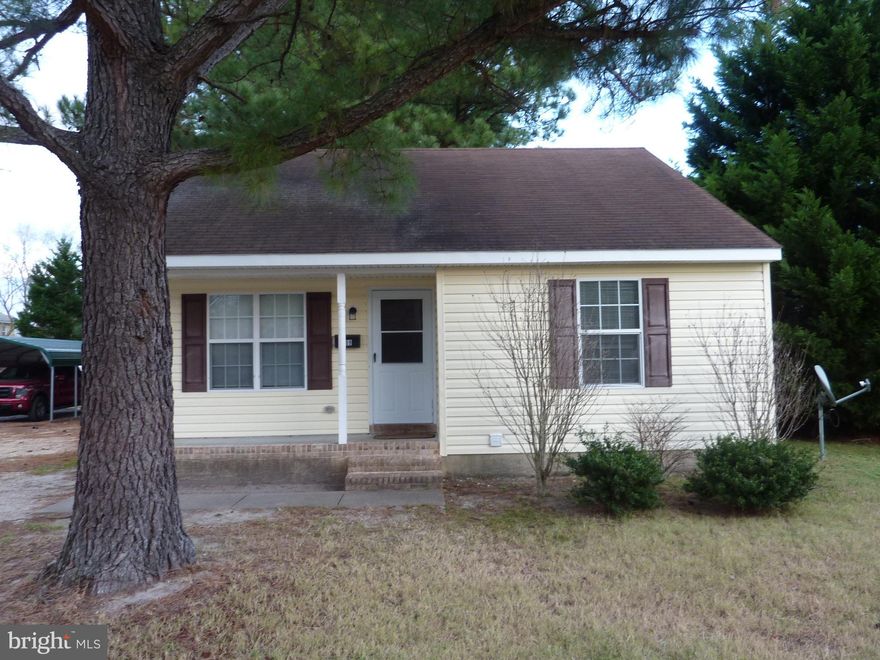 Single-story house located near Doverdale Park, just off Priscilla Street. The house has an open living room with kitchen and dining area, laundry closet, three bedrooms, and one bathroom. Appliances include refrigerator, electric stove, range-hood microwave, washer, and dryer. Features include a front porch, central heat and air conditioning, vinyl windows and siding, back yard, and driveway parking. Tenants are responsible for lawn care and utilities (electric, quarterly water/sewer/trash). Available now. Pets allowed, call for details on limits and fees. MINIMUM APPROVAL REQUIREMENTS: Good rental history, net income 3x rent (or housing voucher), credit score 600, and 7 year criminal background check.