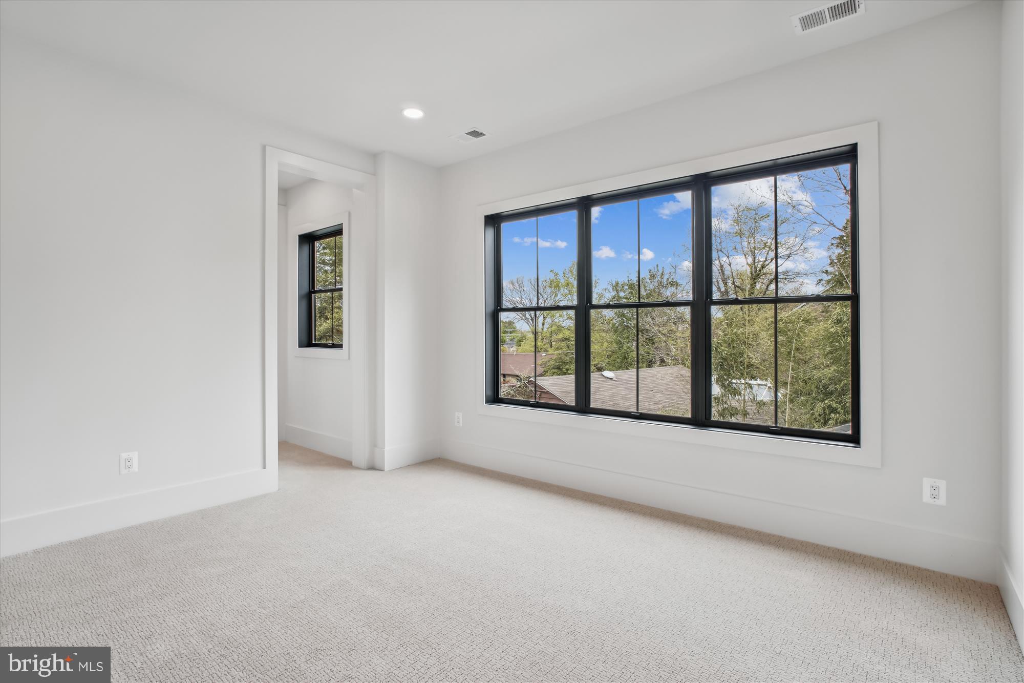 HALEMHURST - Residential