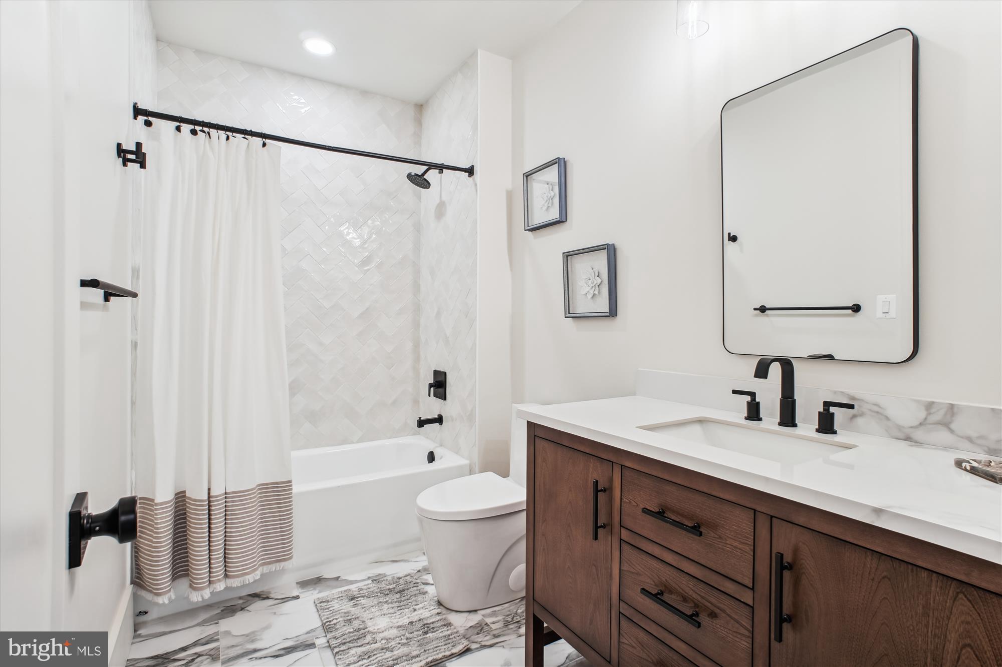 HALEMHURST - Residential