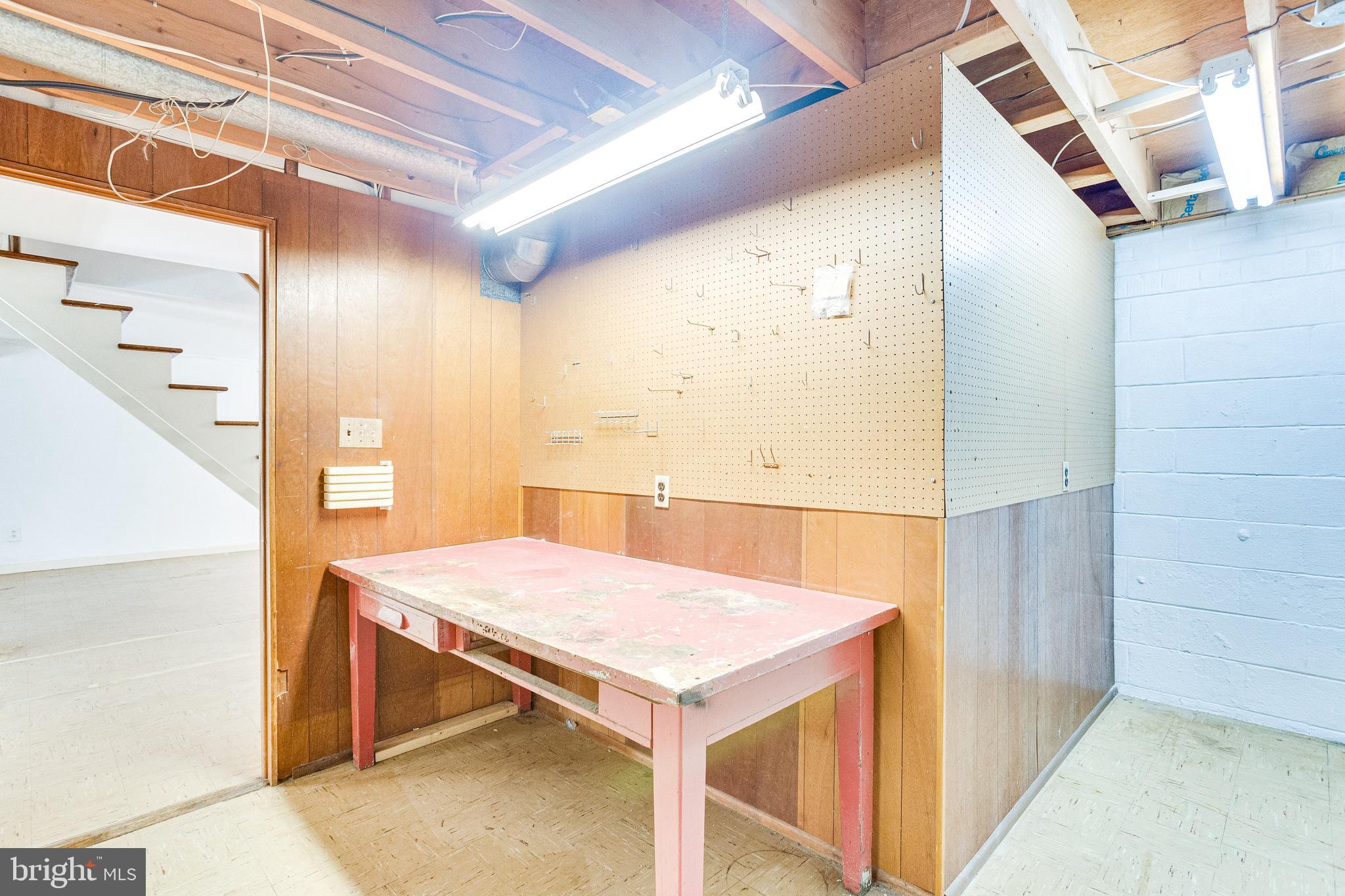 COLLEGE KNOLLS - Residential