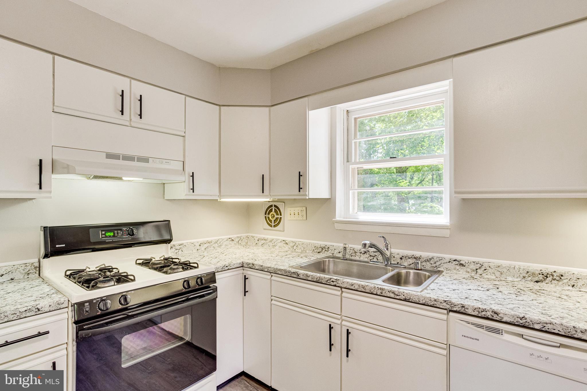 COLLEGE KNOLLS - Residential