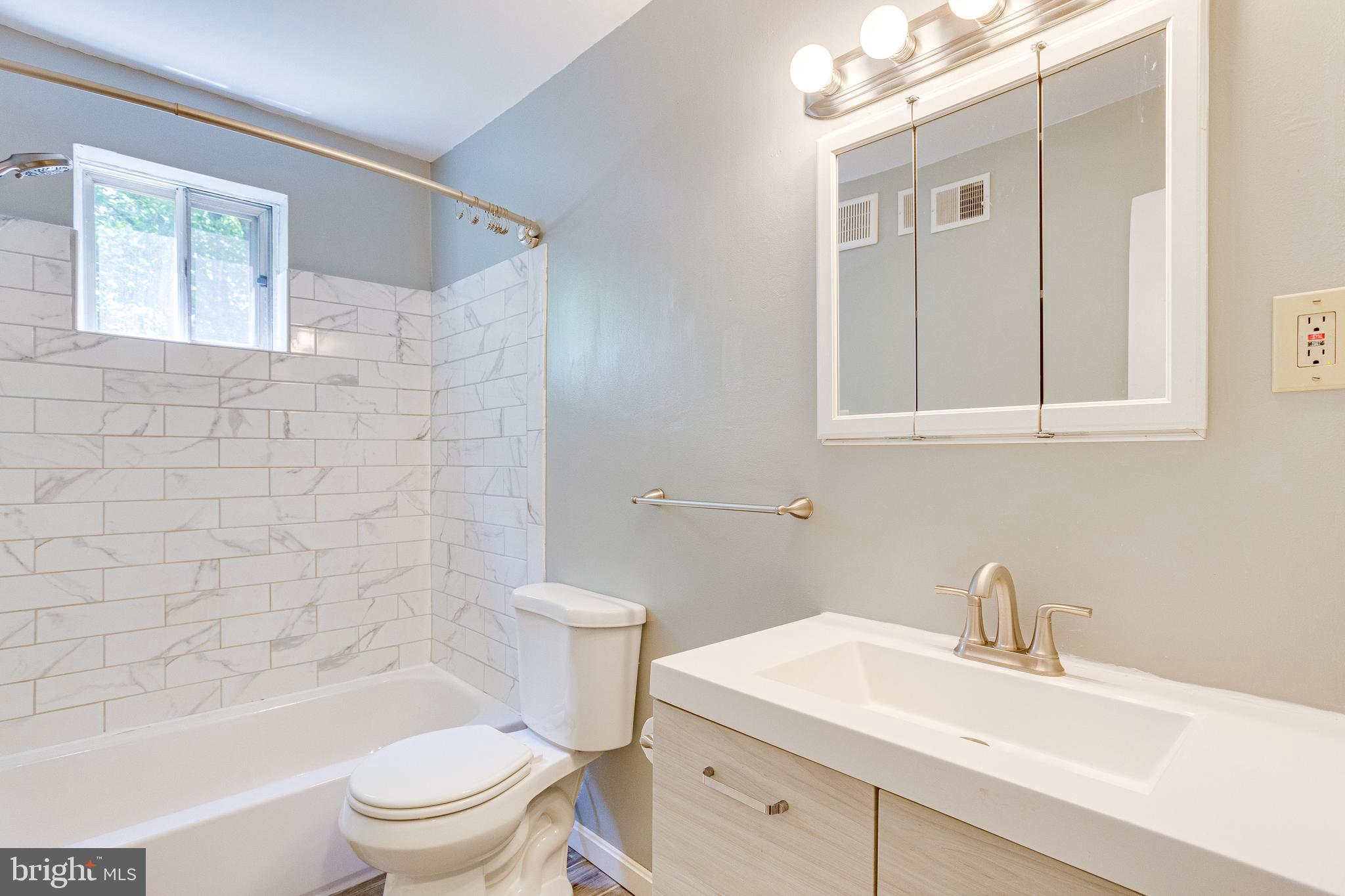 COLLEGE KNOLLS - Residential