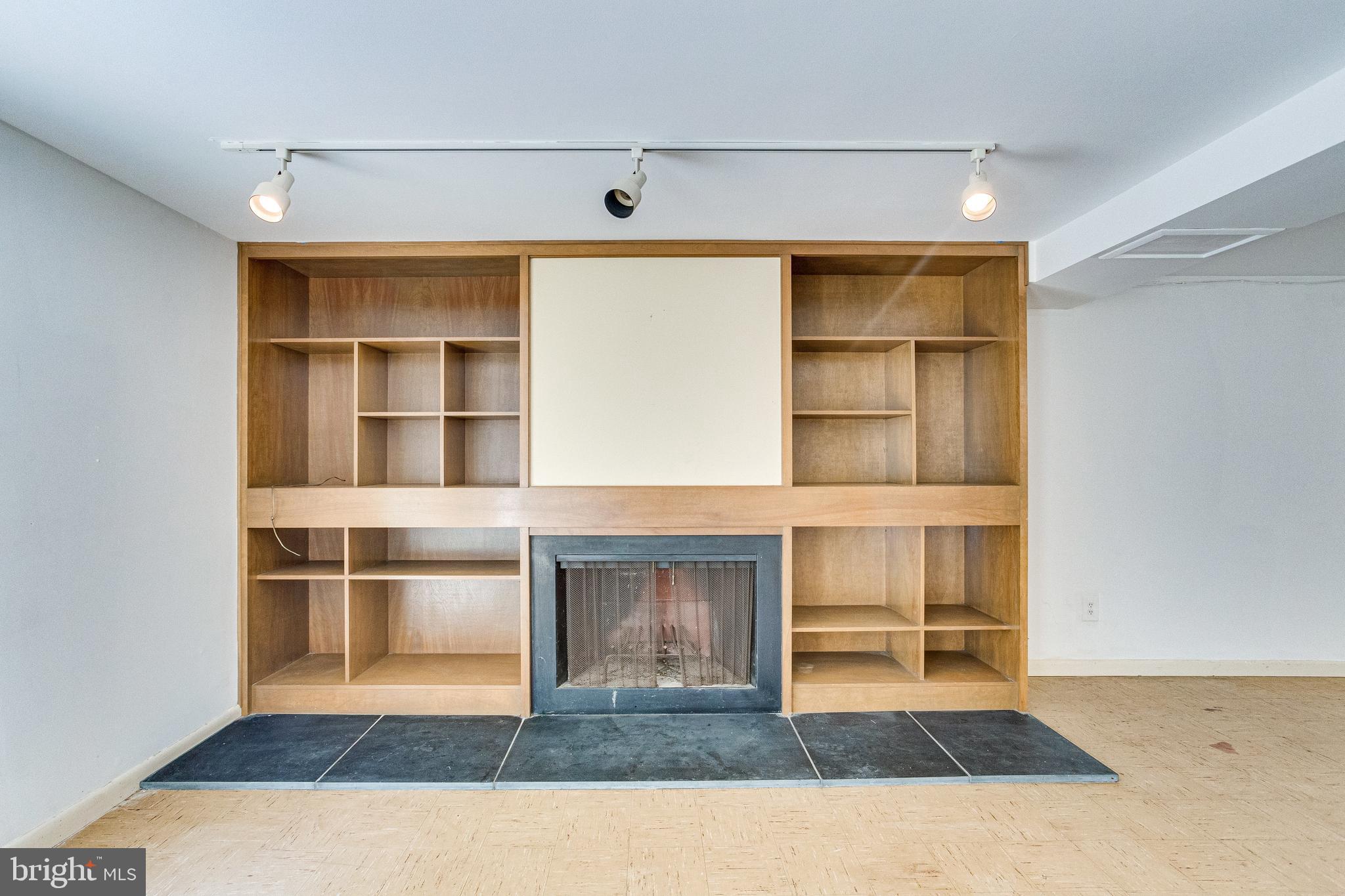 COLLEGE KNOLLS - Residential