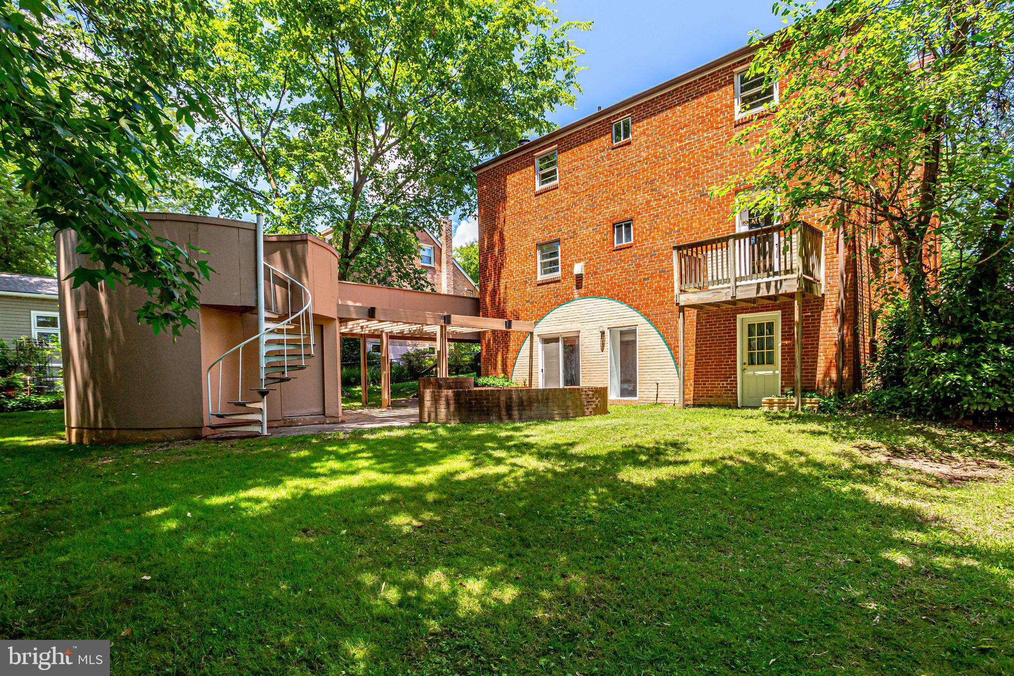 COLLEGE KNOLLS - Residential