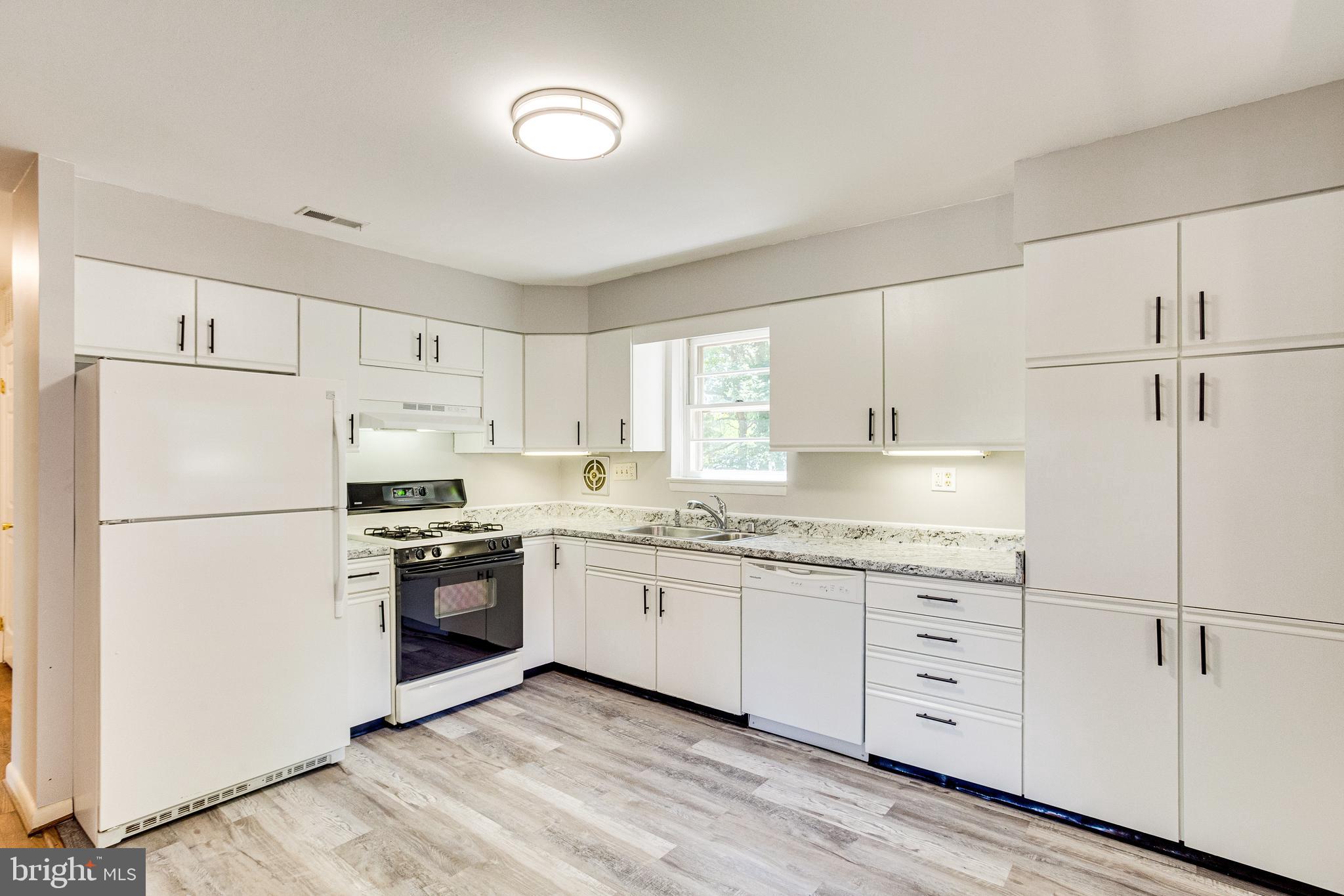 COLLEGE KNOLLS - Residential