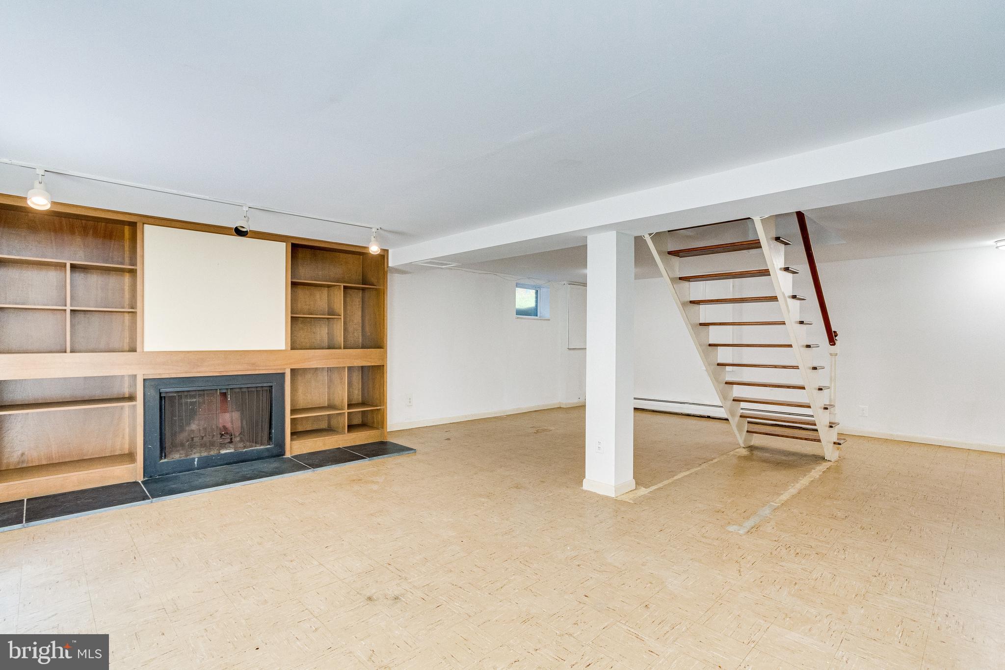 COLLEGE KNOLLS - Residential