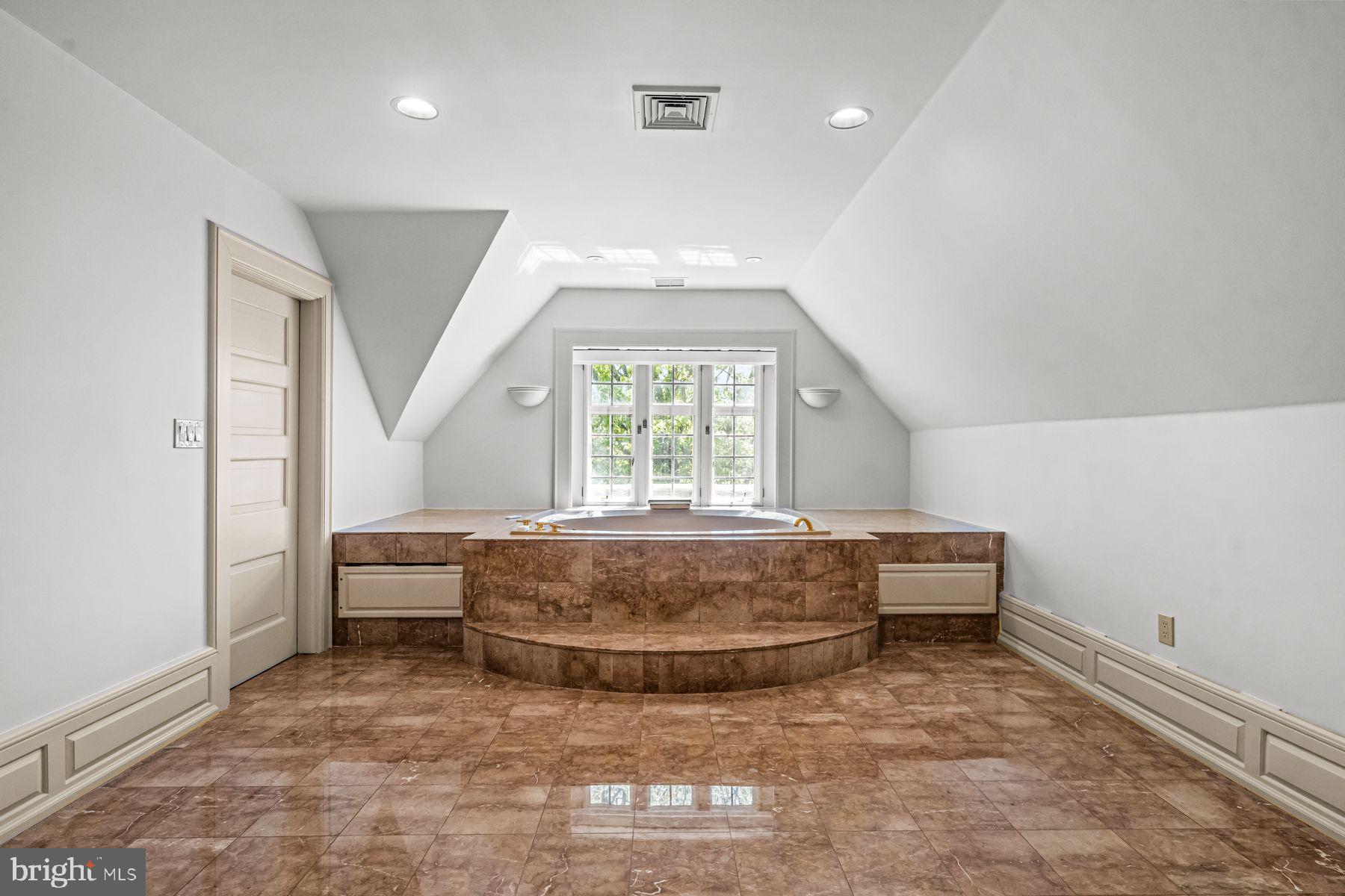 RAVENSCLIFF - Residential
