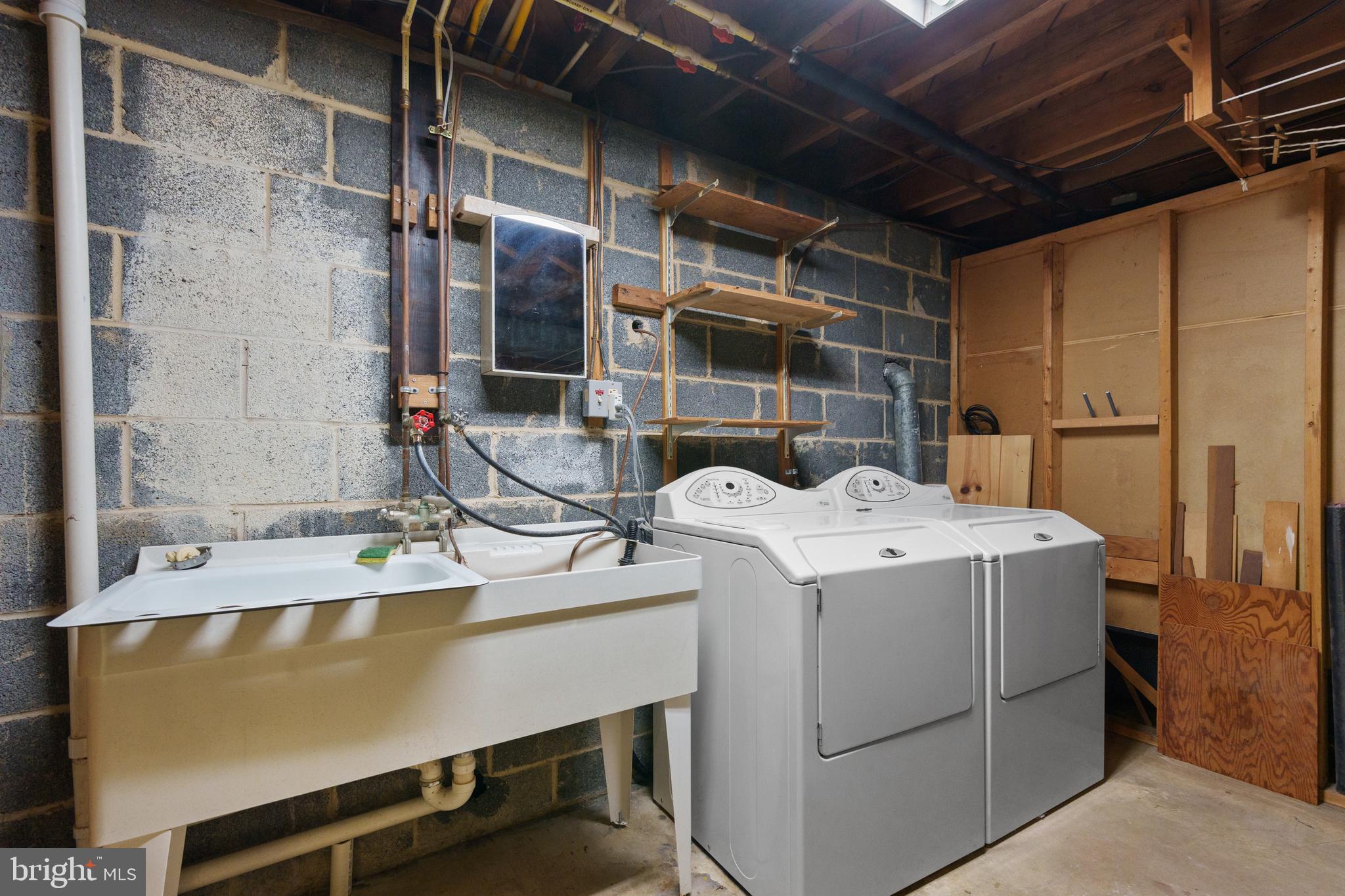 FAIRFAX HOMES - Residential