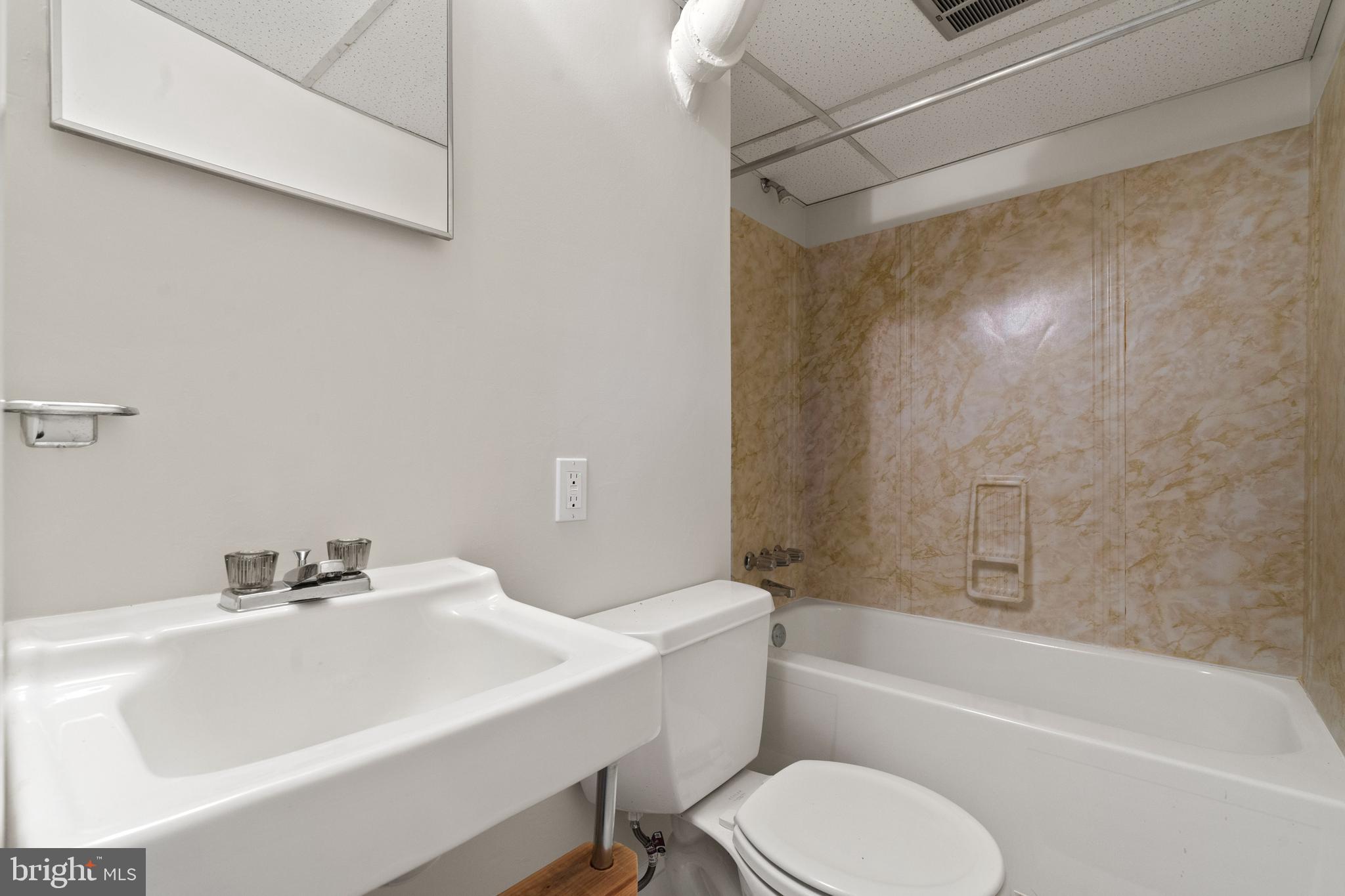 FAIRFAX HOMES - Residential