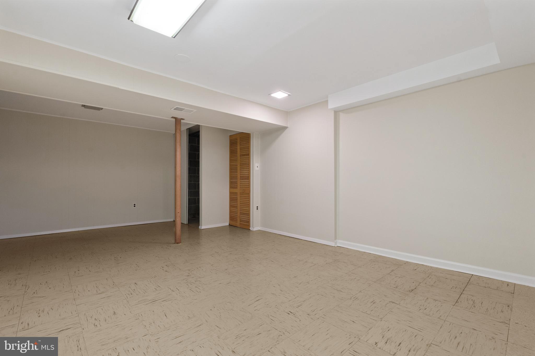 FAIRFAX HOMES - Residential