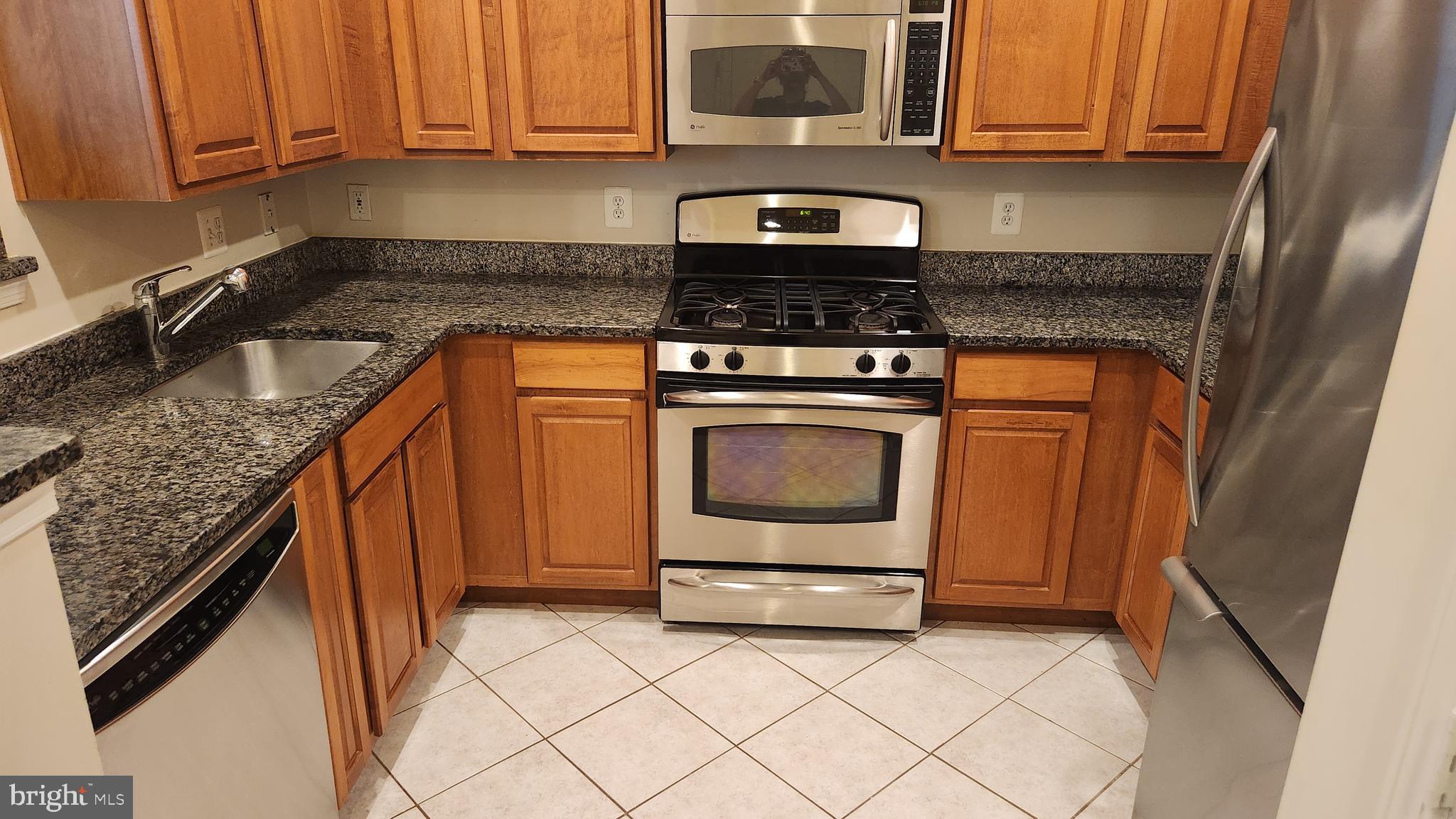 SAVOY AT RESTON TOWN CENTER - Residential Lease