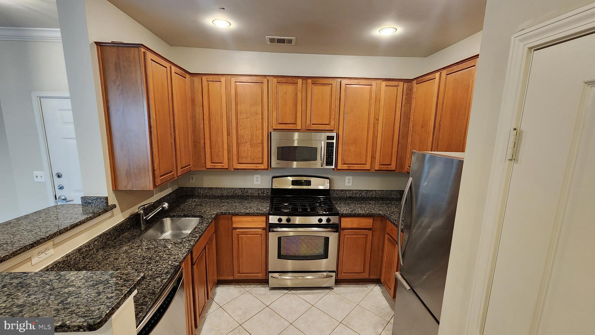 SAVOY AT RESTON TOWN CENTER - Residential Lease