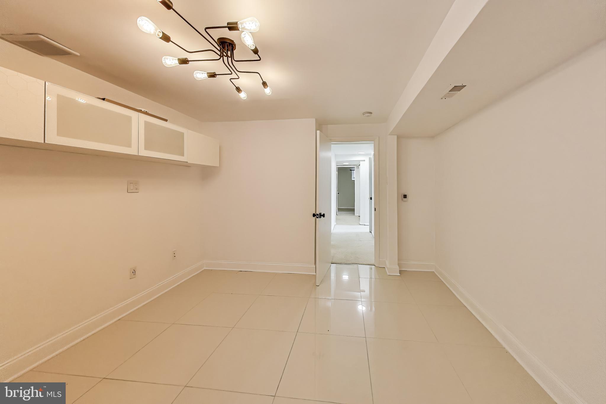 NEWPORT HILLS - Residential Lease