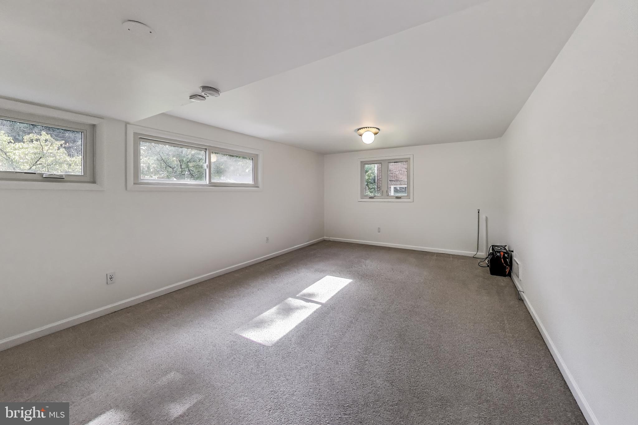 NEWPORT HILLS - Residential Lease