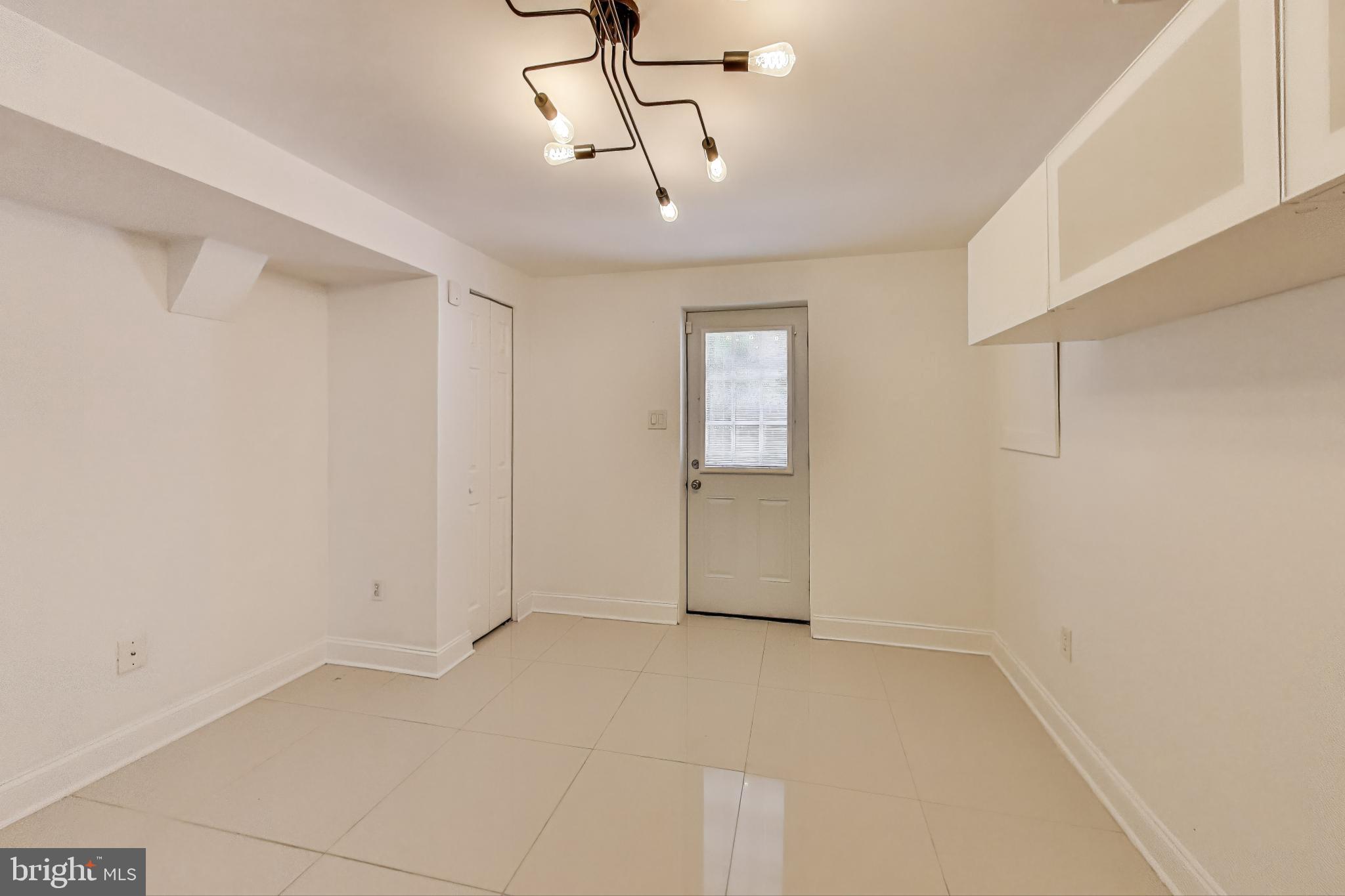 NEWPORT HILLS - Residential Lease