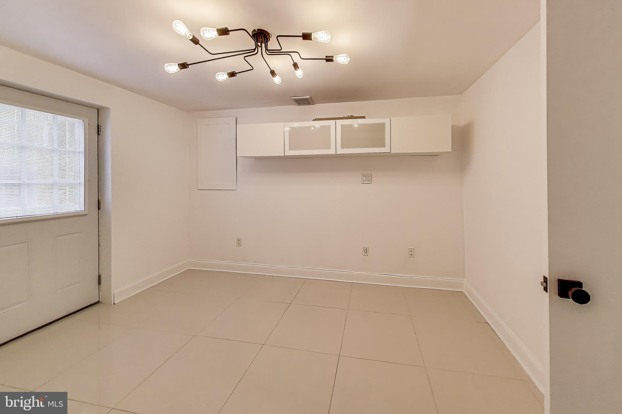 NEWPORT HILLS - Residential Lease