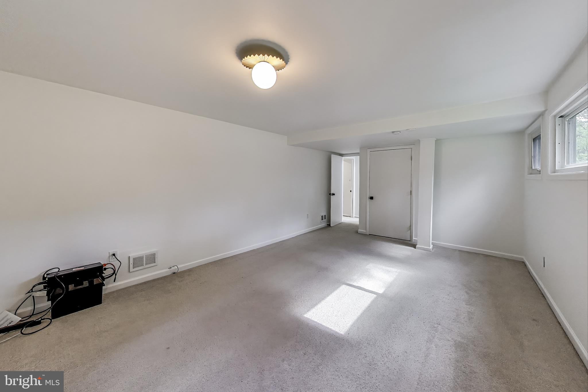 NEWPORT HILLS - Residential Lease