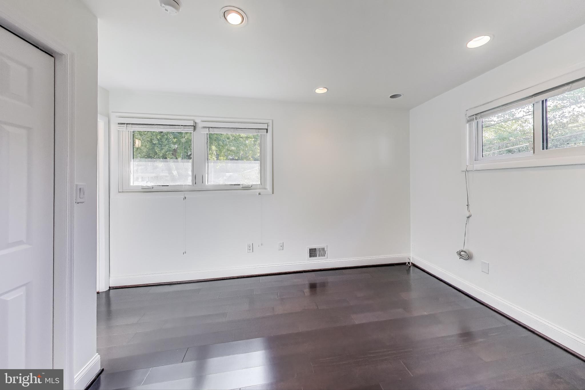 NEWPORT HILLS - Residential Lease