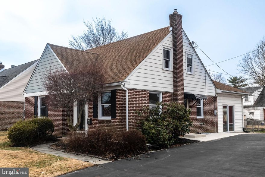 Welcome to this charming single-family home in Ridley Park. This three-bedroom house was fully renovated, featuring new floors, new kitchen, new bathroom, new windows, new high efficiency heater and recessed lighting throughout.  You enter the home into a large living room. The kitchen features gray shaker cabinets, gas stove, correa quartz counter tops and backsplash that overlooks a spacious family room with lots of natural sun light and vaulted ceilings. There is one bedroom on the first floor and a dining room off the kitchen which leads into the family room. The family room also has a sliding door out to the driveway and a mini spilt for addition heat and air conditioning. There is also a fenced in yard in the back of the property. The second floor has two bedrooms with new carpet. The basement features laundry hook ups and plumbing if a bathroom would like to be added in the future. This property is a short walk to Ridley Lake and a park. The property is close to 95 and the Philadelphia airport. This house is a must see.