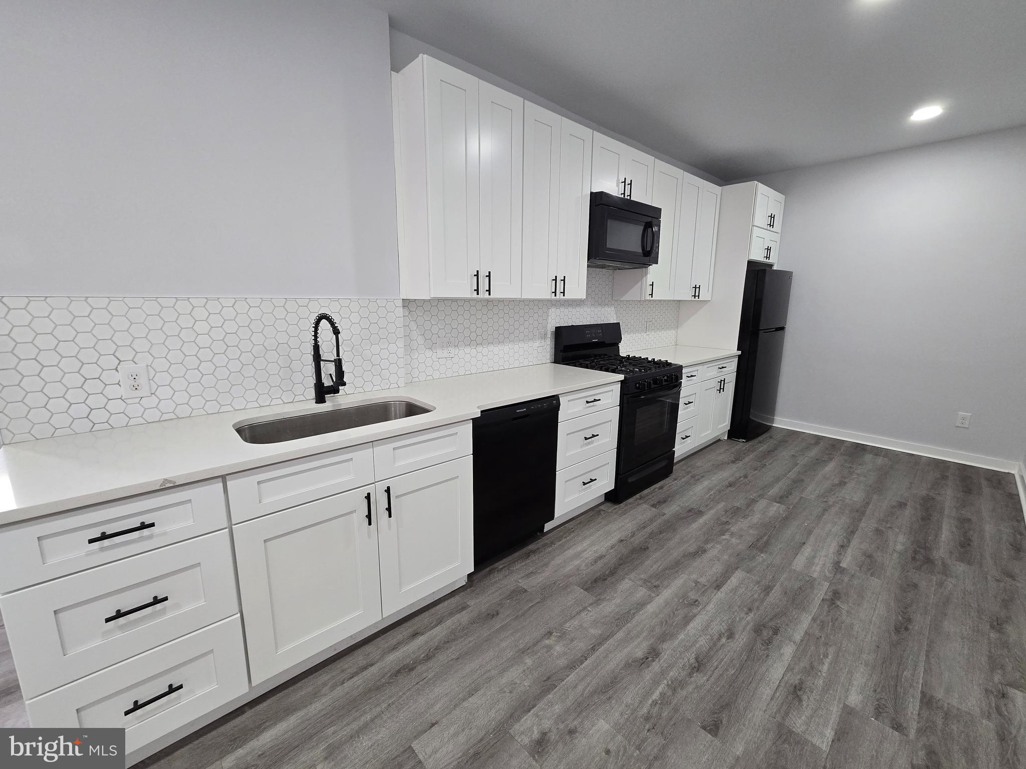 OLDE KENSINGTON - Residential Lease