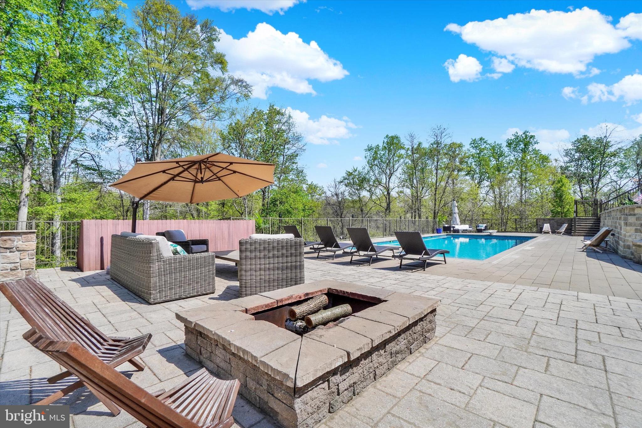 HAMPDEN SUMMIT - Residential