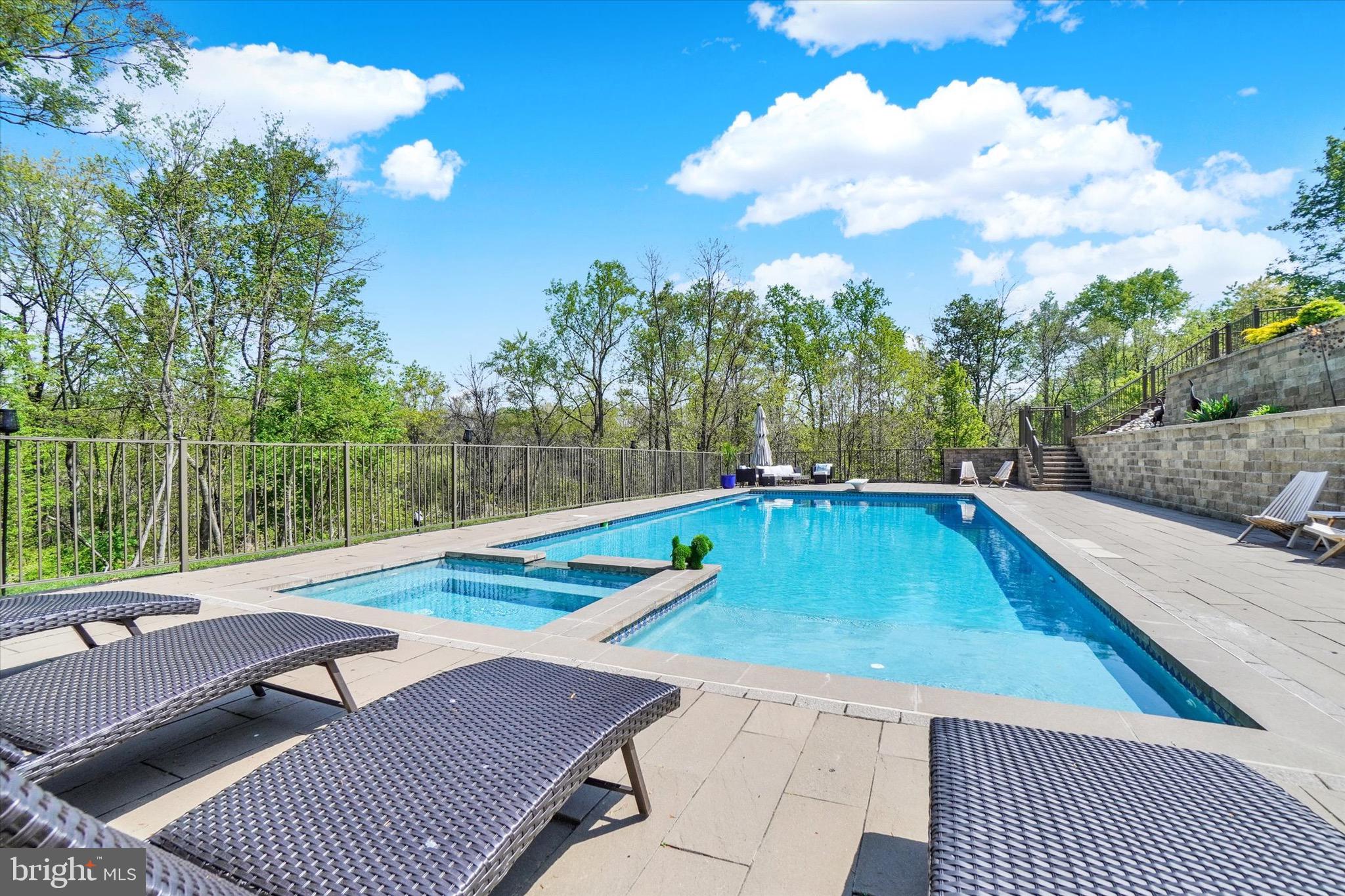 HAMPDEN SUMMIT - Residential