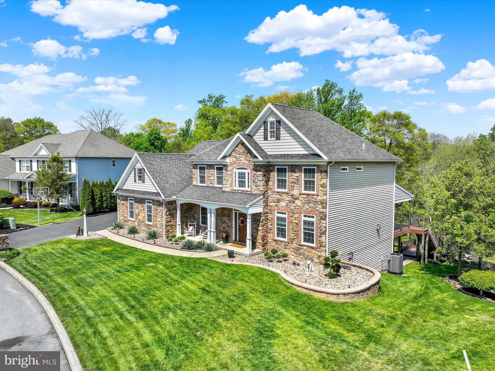 HAMPDEN SUMMIT - Residential