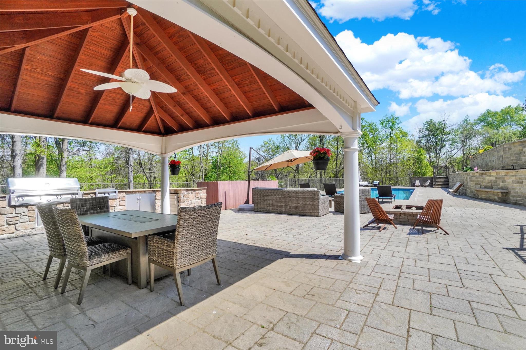 HAMPDEN SUMMIT - Residential
