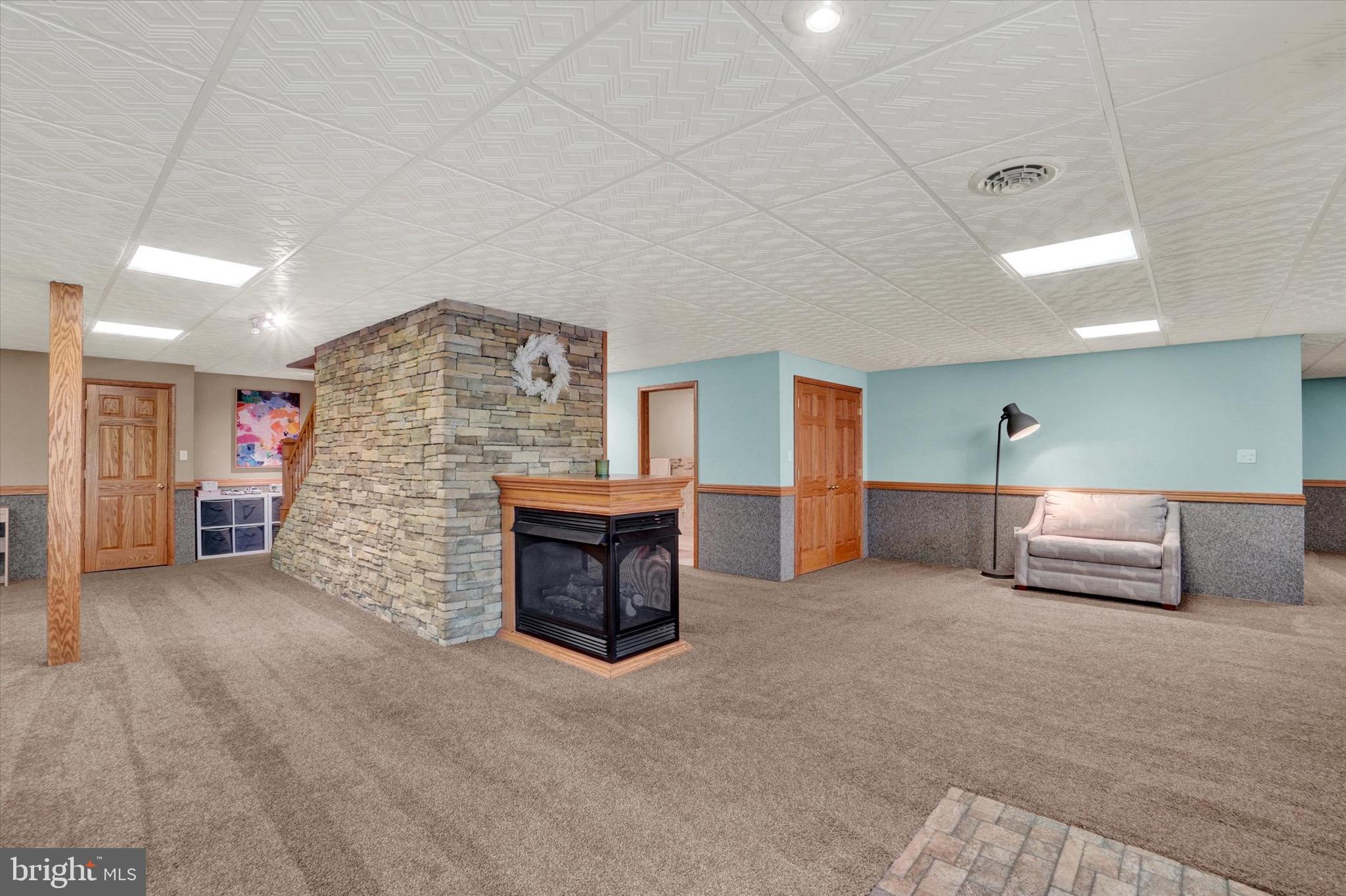 HAMPDEN SUMMIT - Residential