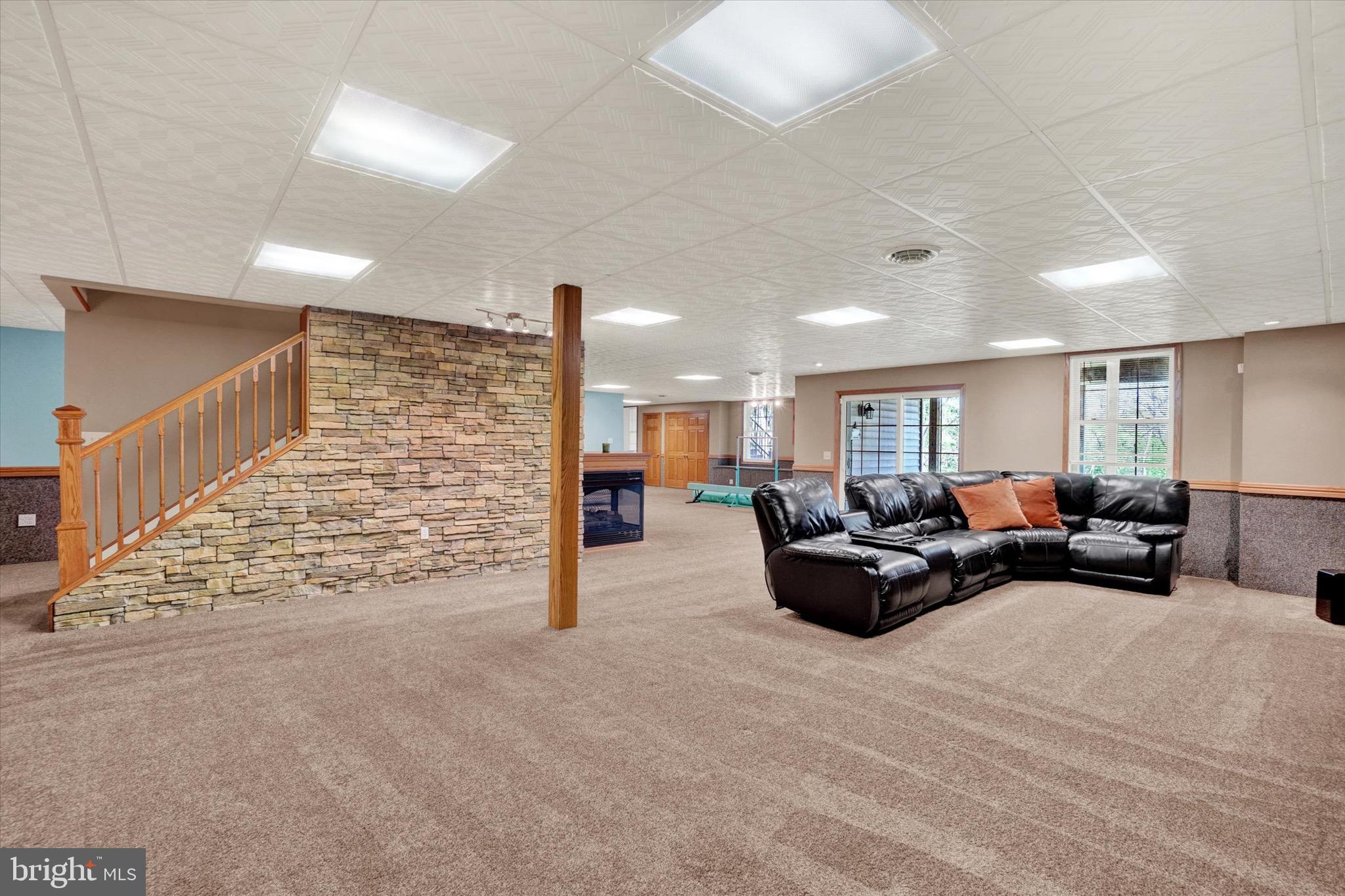 HAMPDEN SUMMIT - Residential
