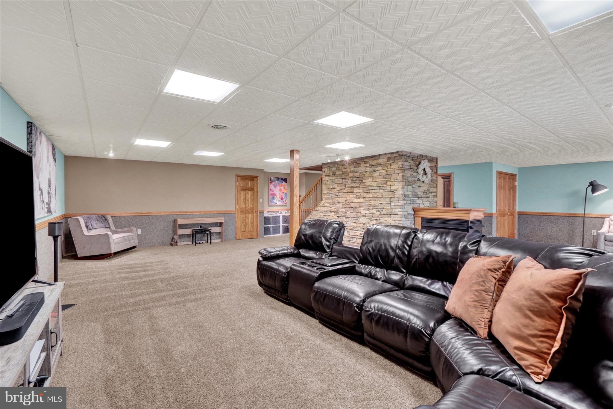 HAMPDEN SUMMIT - Residential