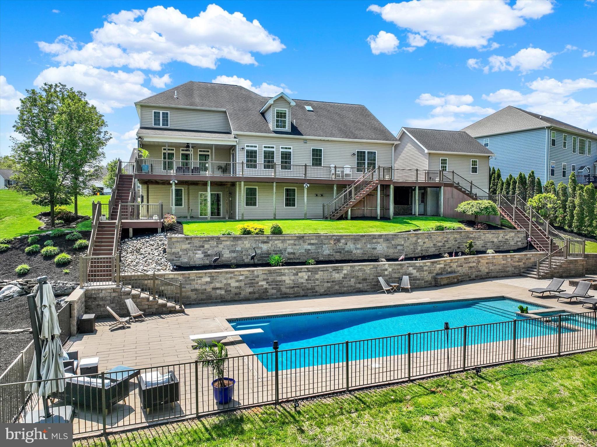HAMPDEN SUMMIT - Residential