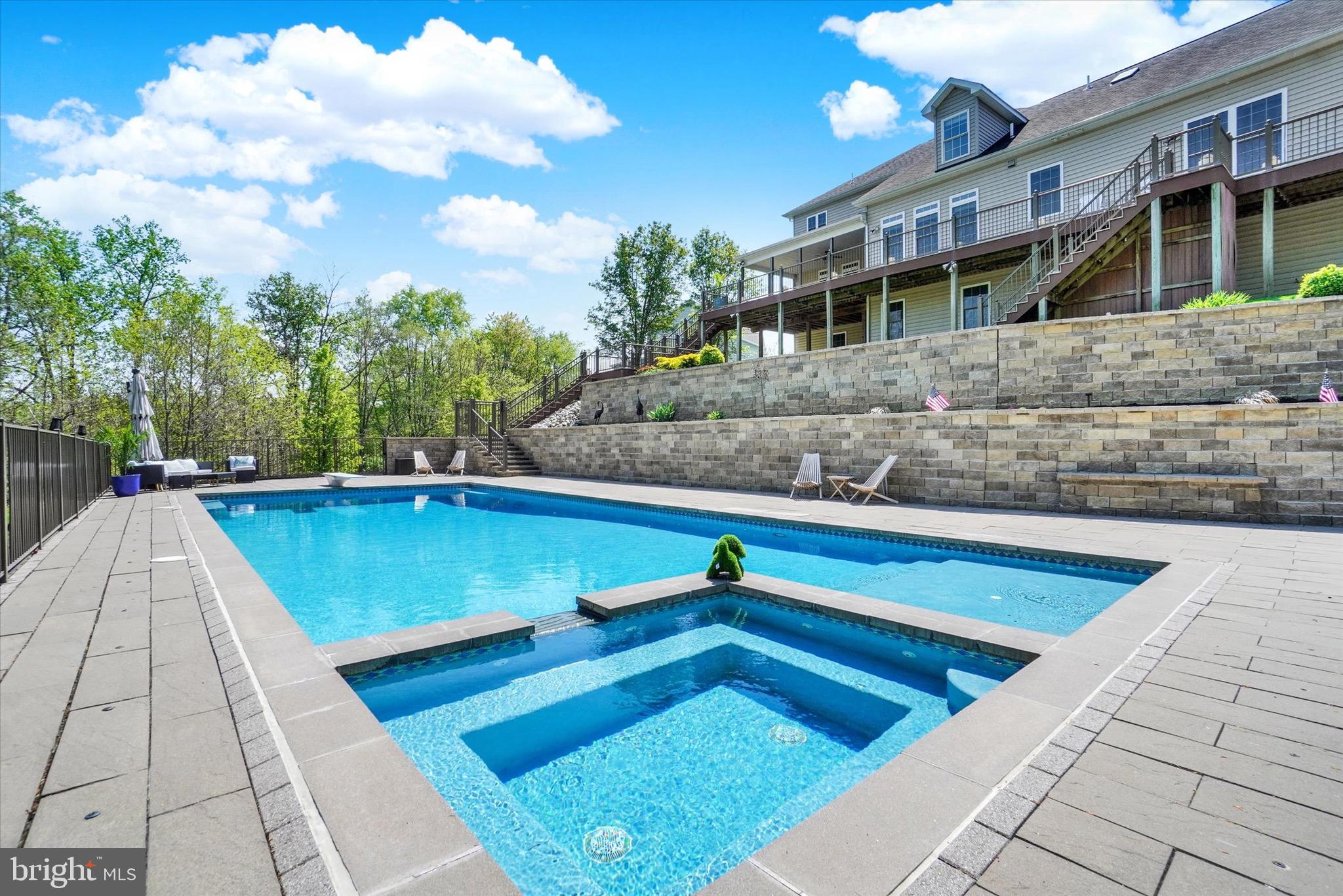 HAMPDEN SUMMIT - Residential