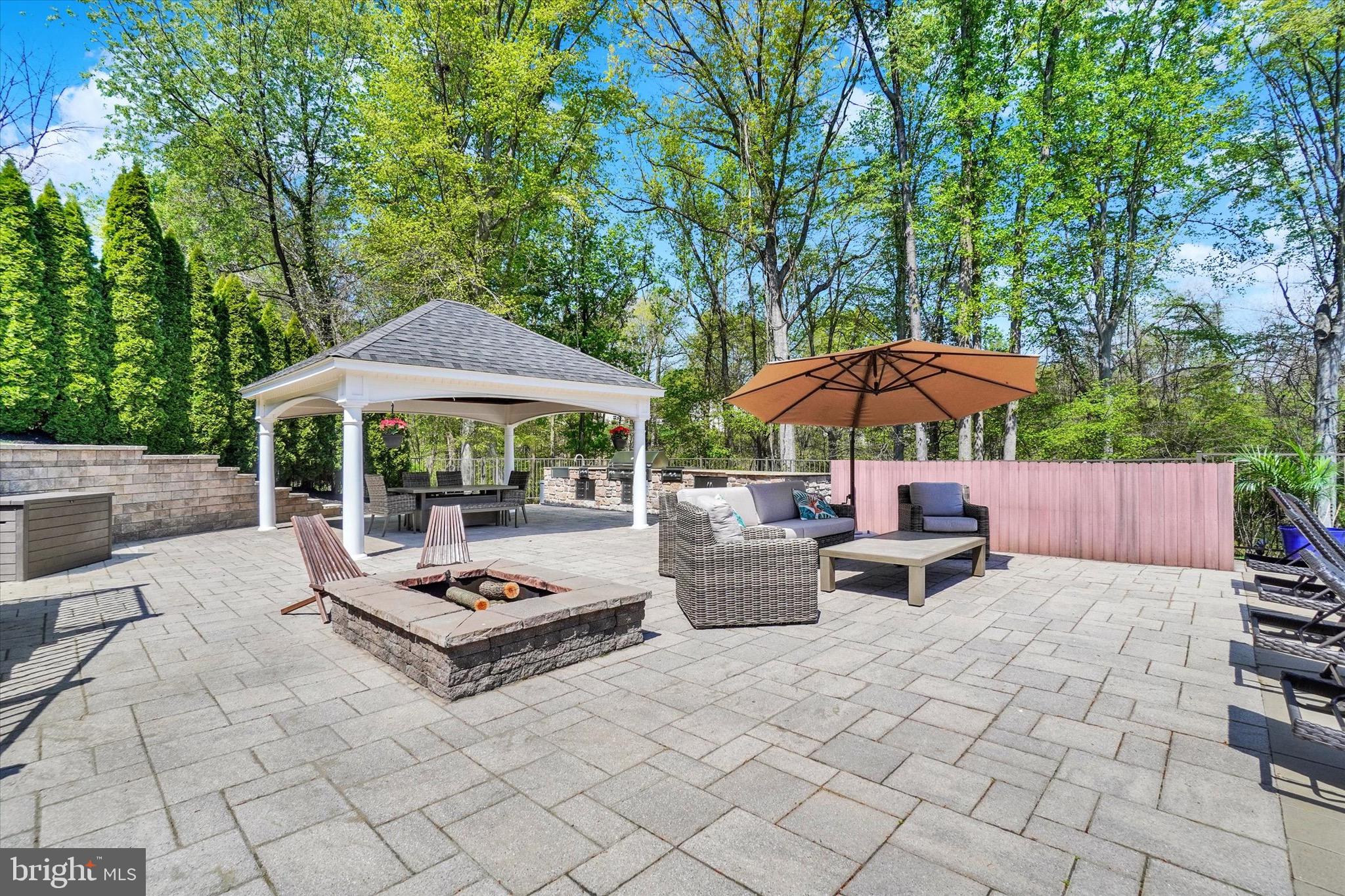 HAMPDEN SUMMIT - Residential