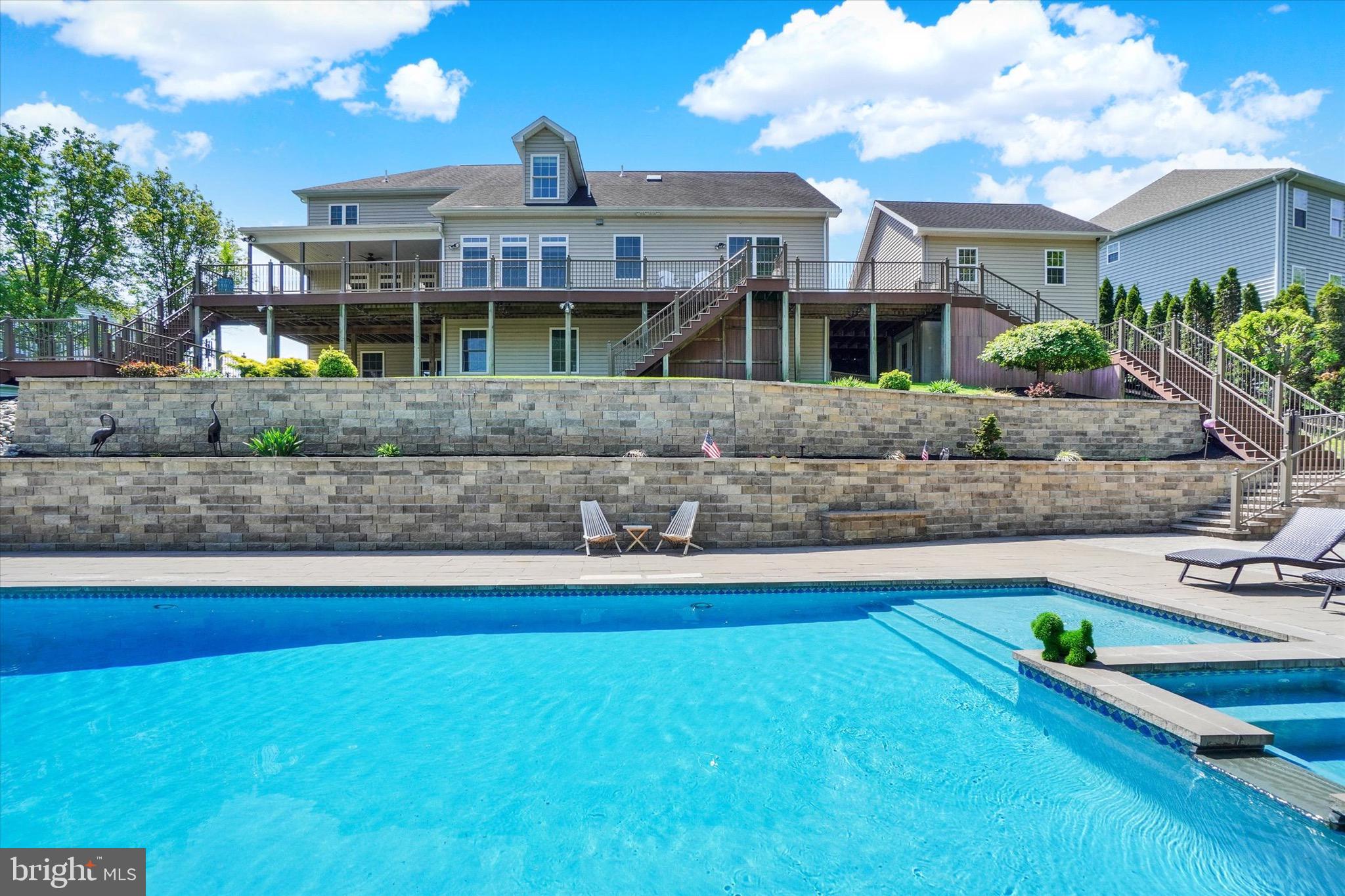 HAMPDEN SUMMIT - Residential