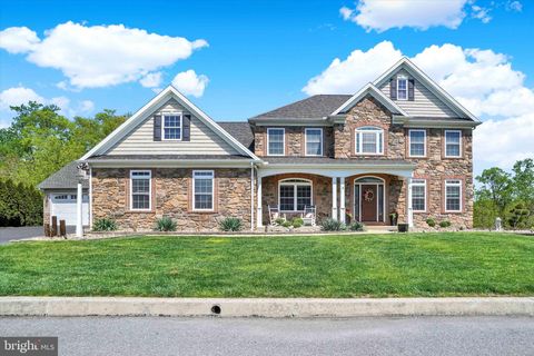 Photo of 1416 Summit Way, MECHANICSBURG, PA 17050 (MLS # PACB2053240)