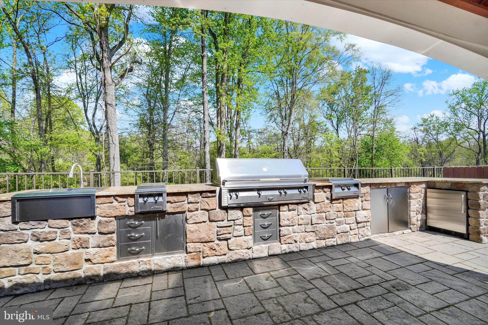 HAMPDEN SUMMIT - Residential
