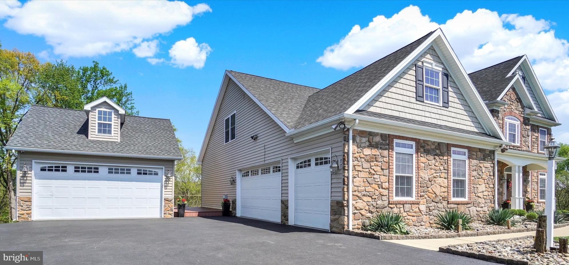 HAMPDEN SUMMIT - Residential
