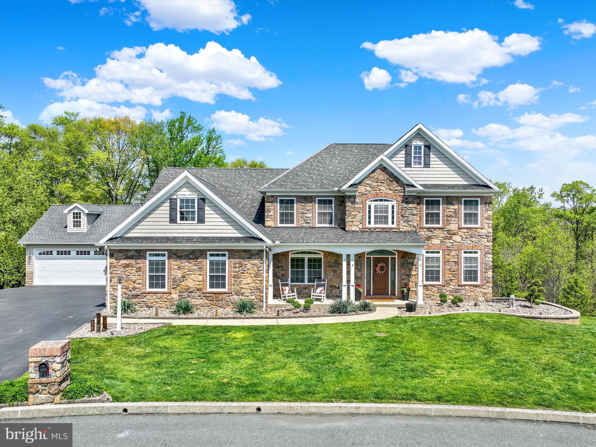 HAMPDEN SUMMIT - Residential