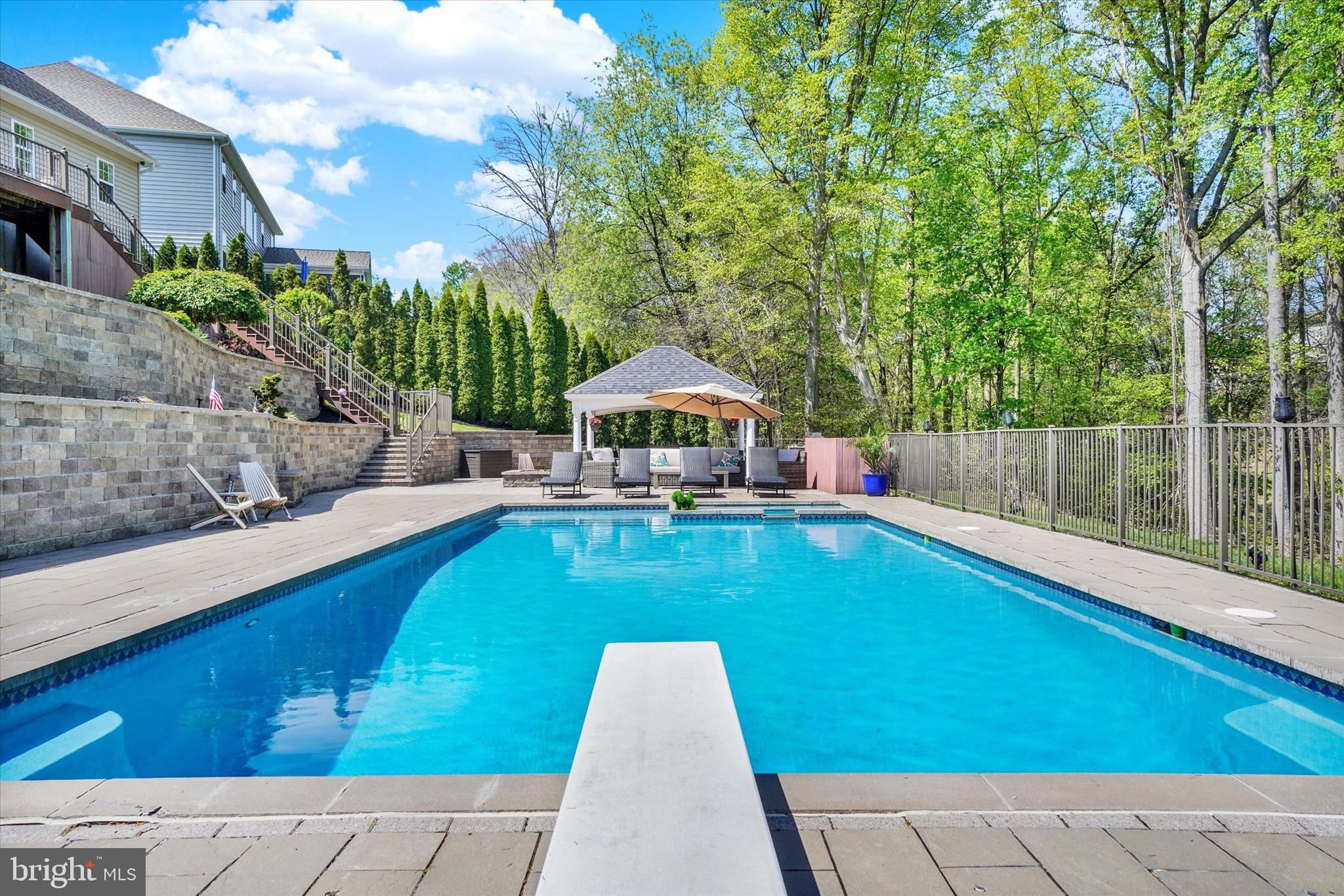 HAMPDEN SUMMIT - Residential