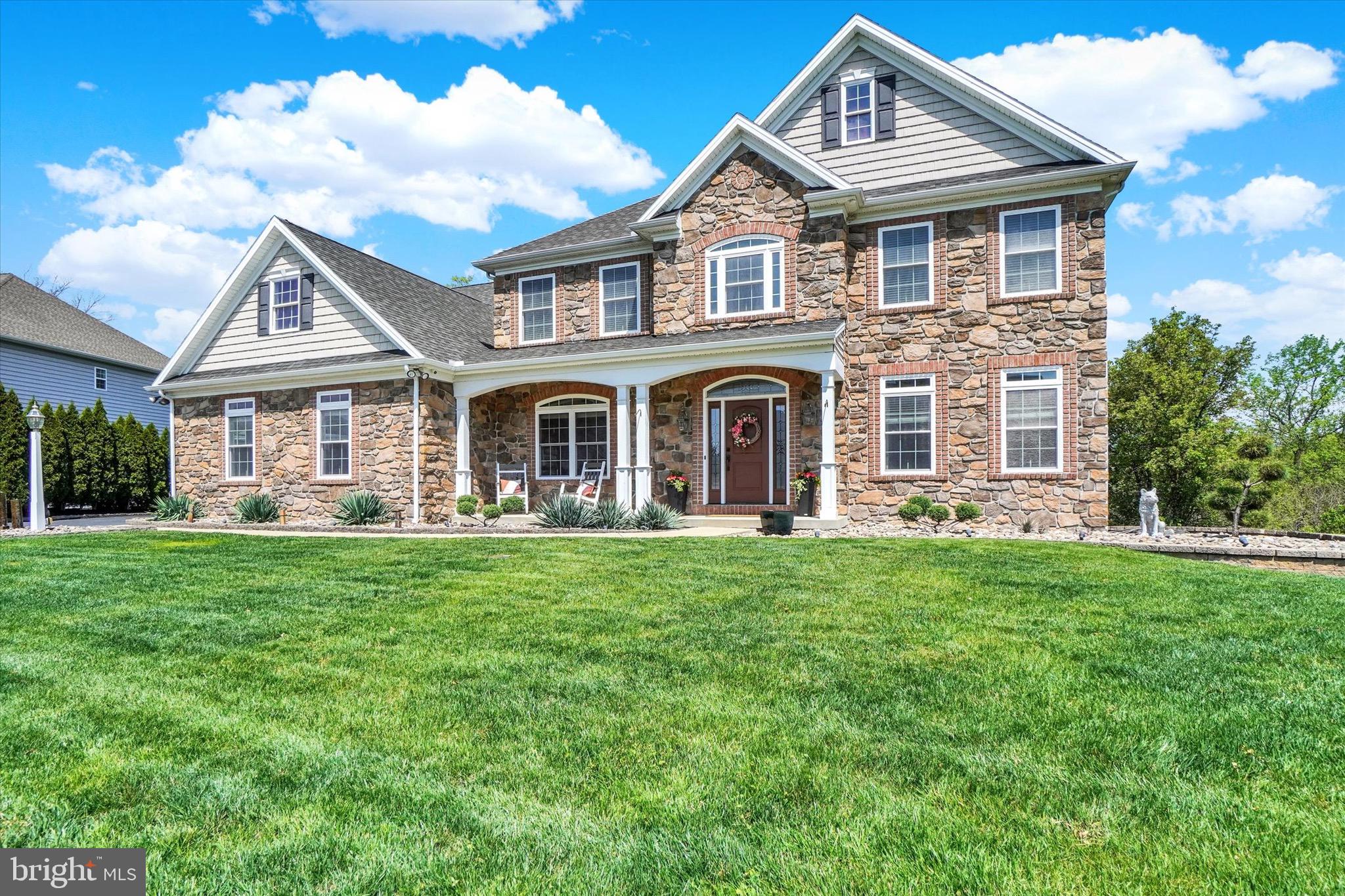 HAMPDEN SUMMIT - Residential