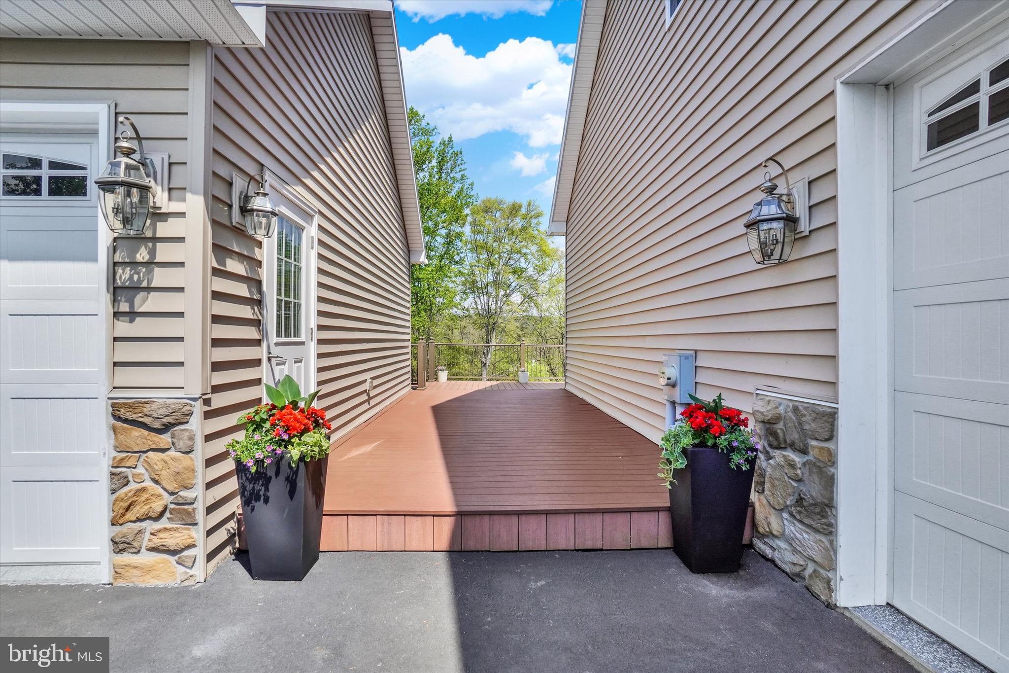 HAMPDEN SUMMIT - Residential