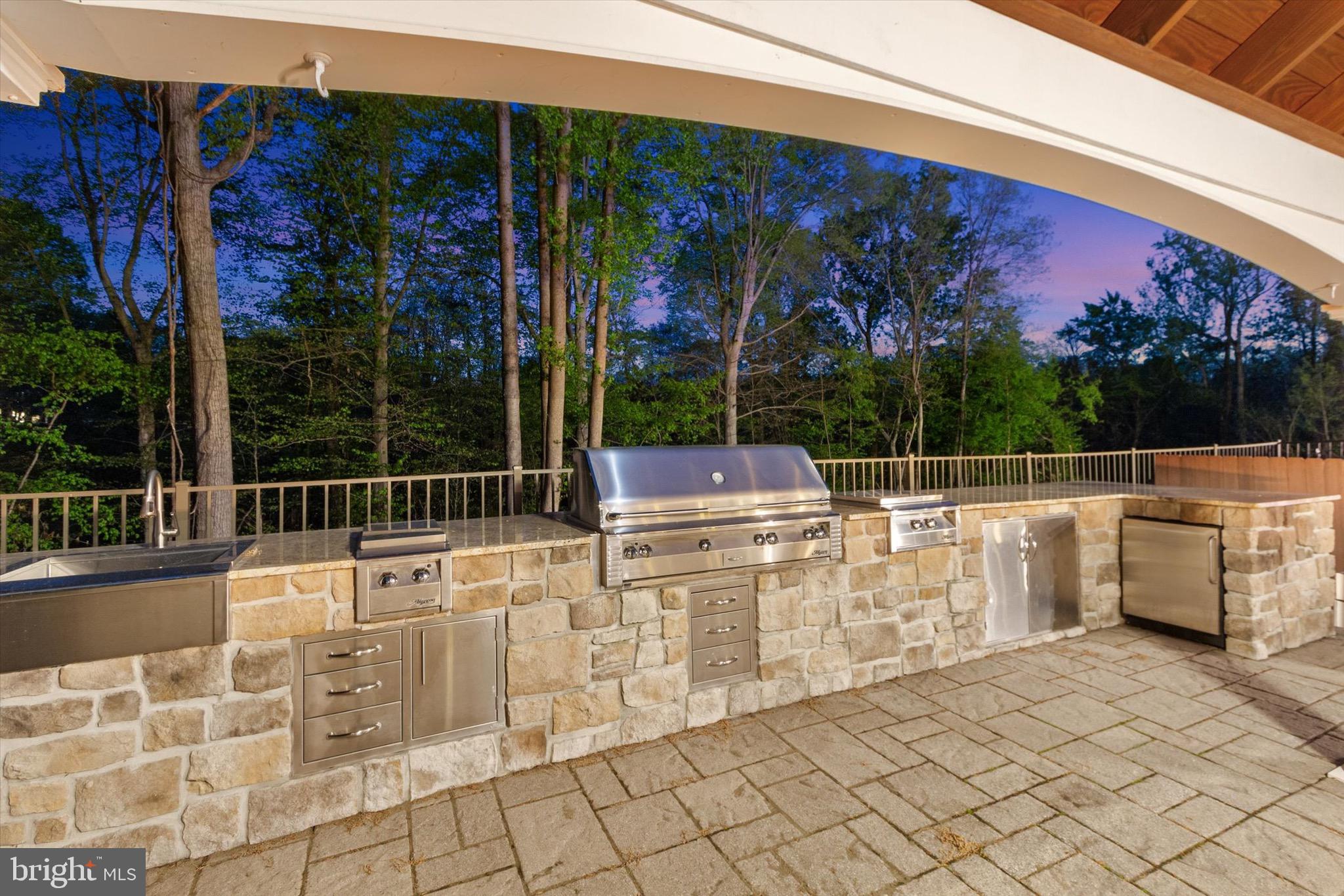 HAMPDEN SUMMIT - Residential