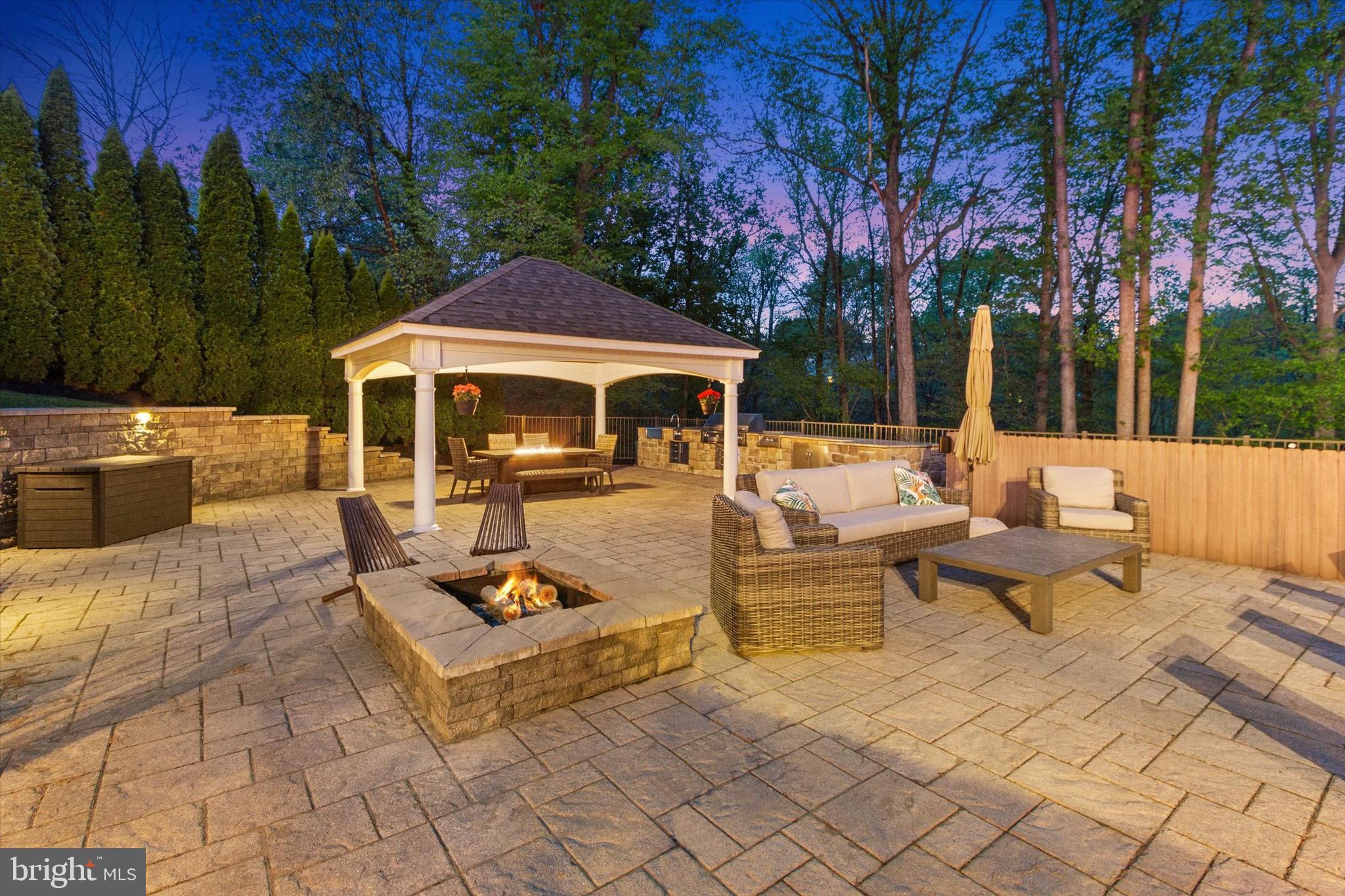 HAMPDEN SUMMIT - Residential