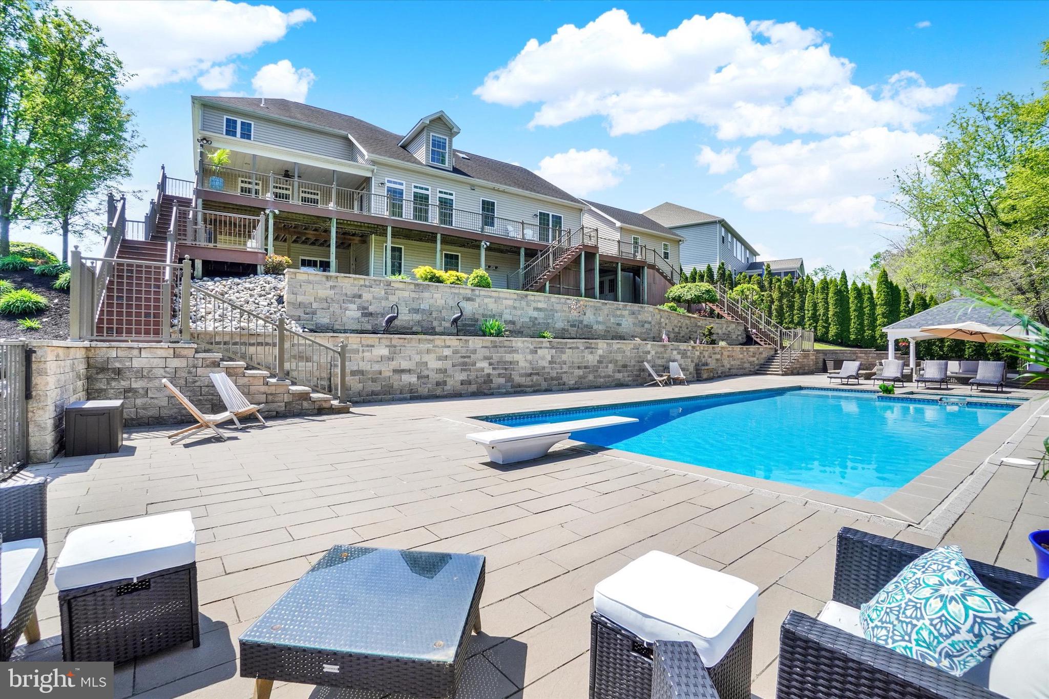 HAMPDEN SUMMIT - Residential